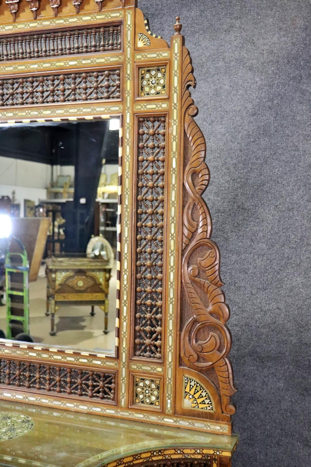 Rarísima Vitrina librería marroquí con incrustaciones de espejo Circa 1890 en venta 8