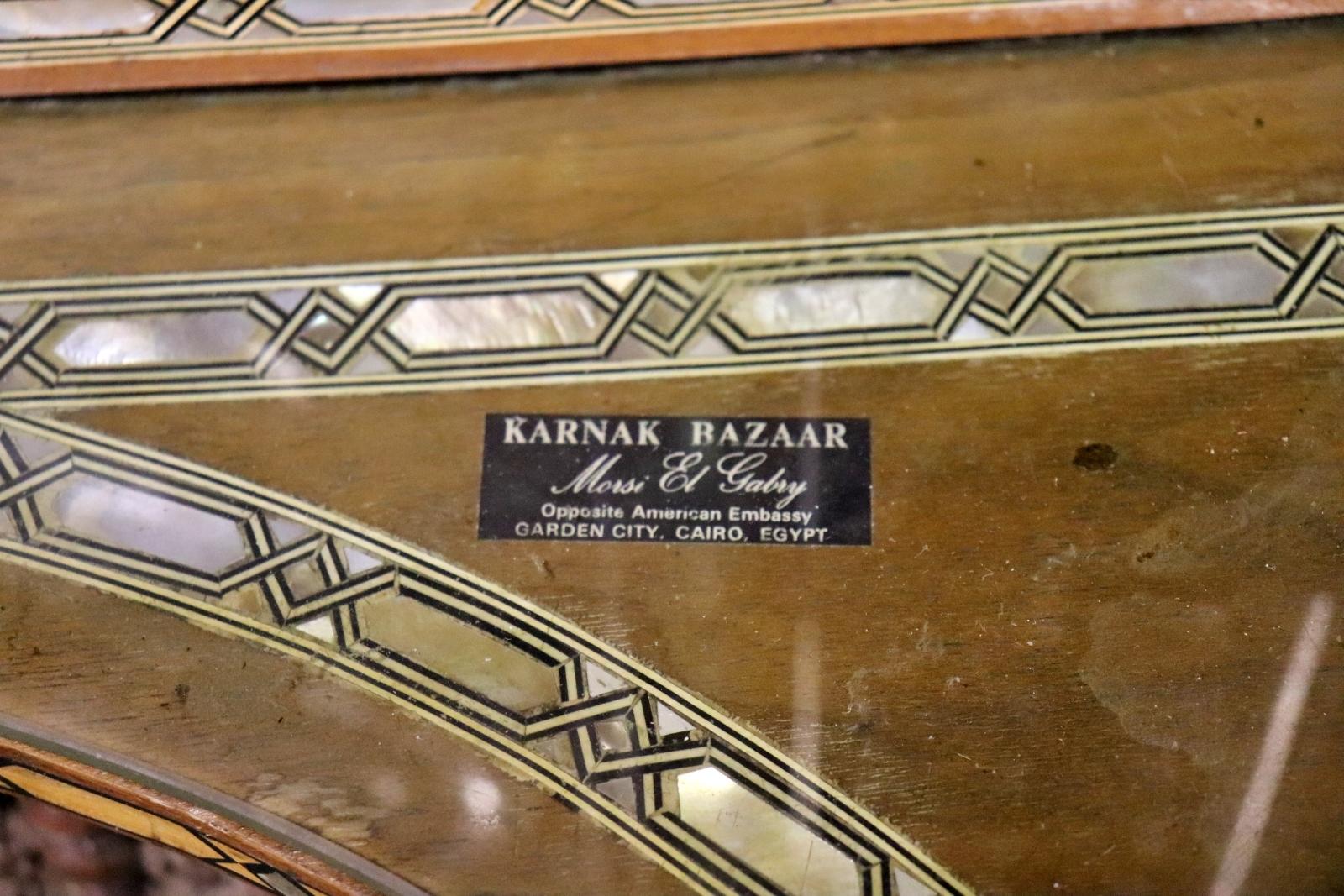 Rarísima Vitrina librería marroquí con incrustaciones de espejo Circa 1890 en venta 11