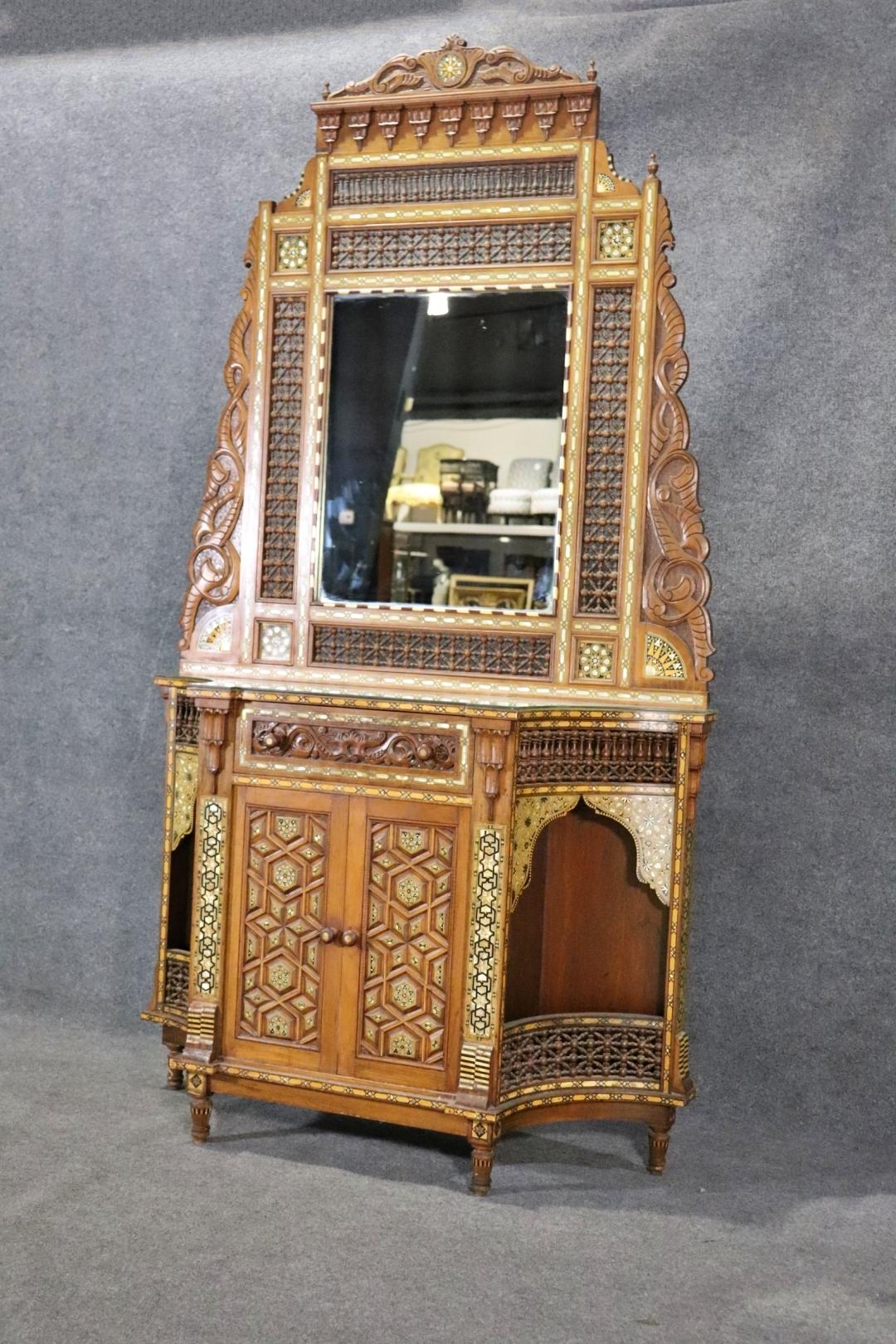 Rarísima Vitrina librería marroquí con incrustaciones de espejo Circa 1890 Fines del siglo XIX en venta