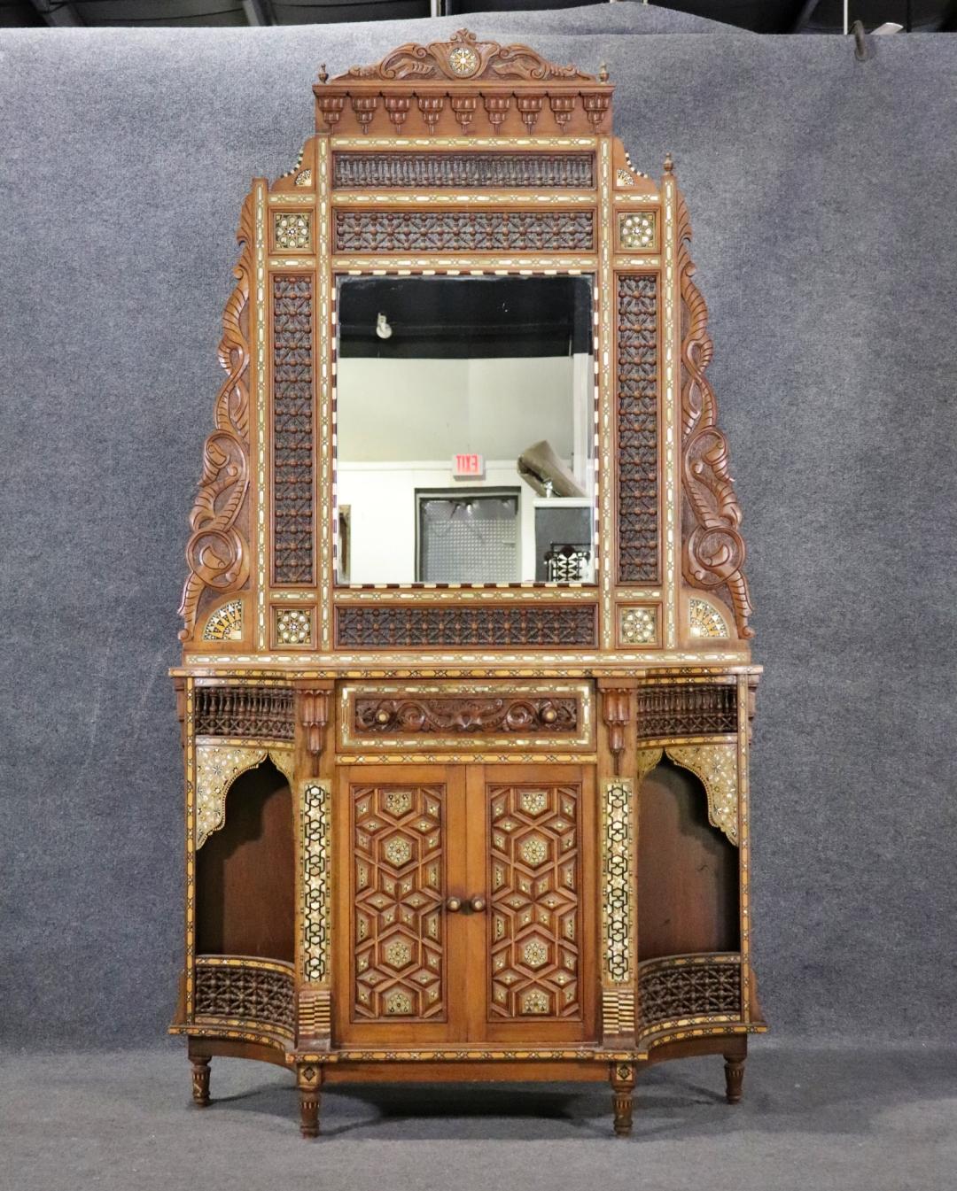 Rarísima Vitrina librería marroquí con incrustaciones de espejo Circa 1890 Nácar en venta