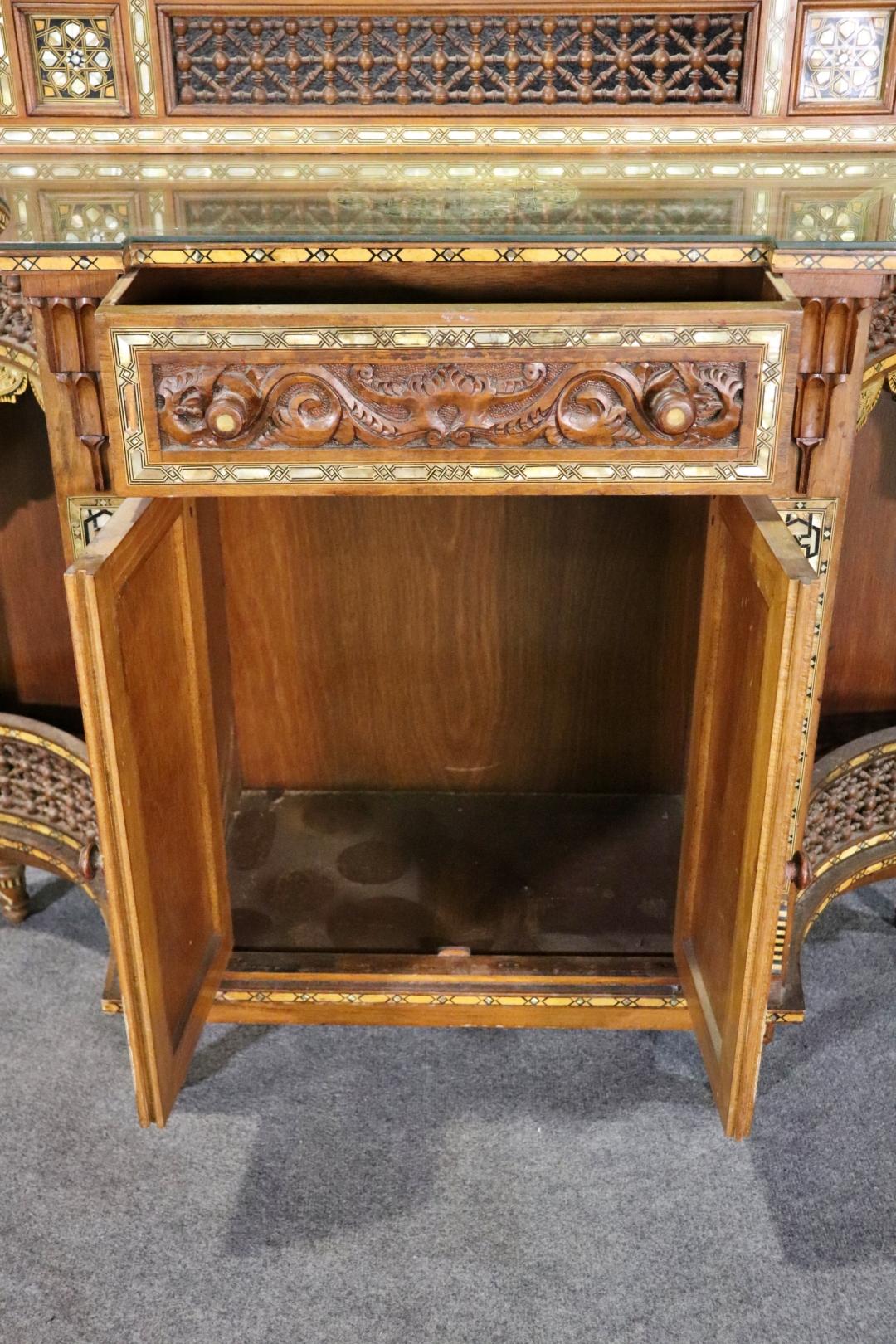 Rarísima Vitrina librería marroquí con incrustaciones de espejo Circa 1890 en venta 1