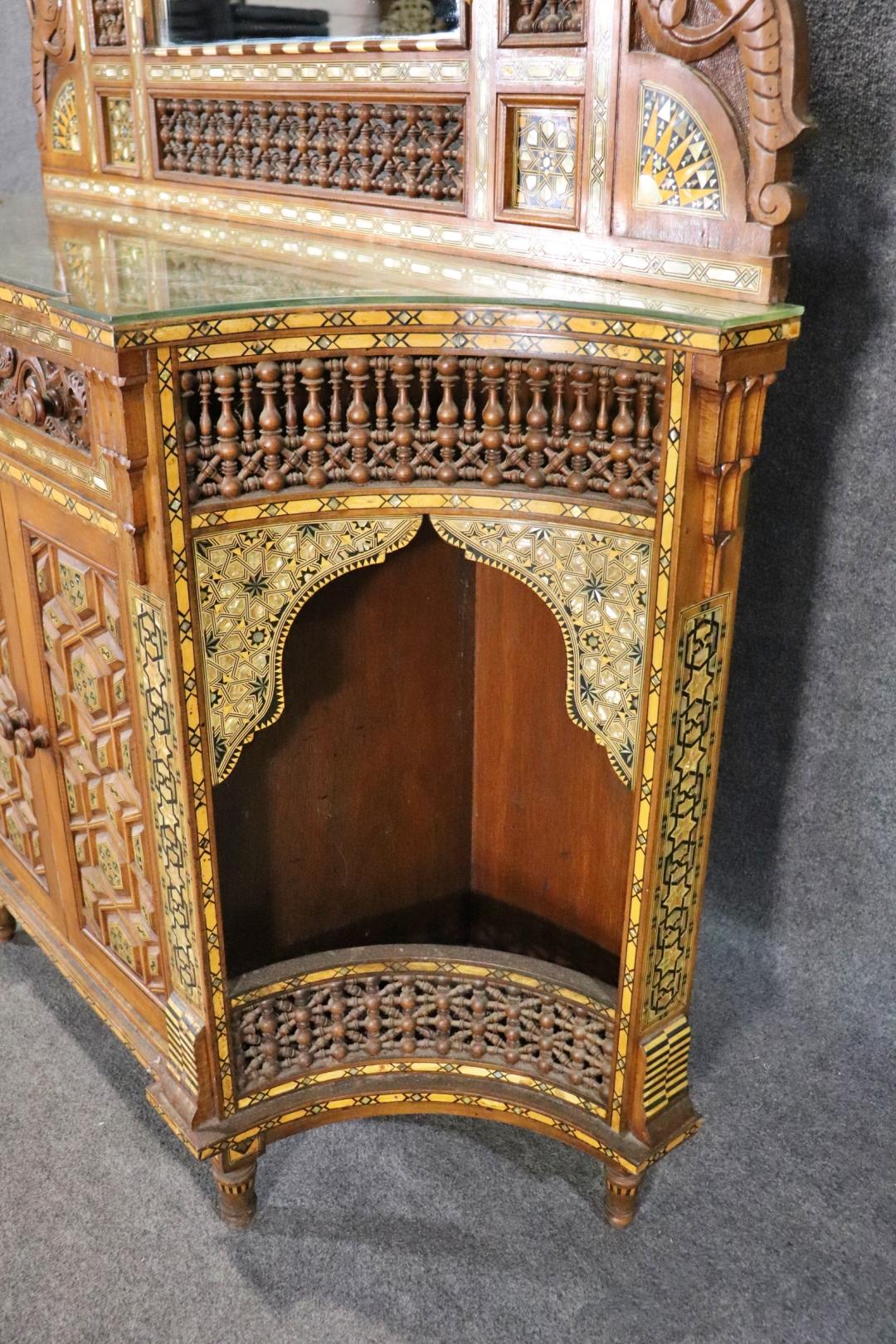 Rarísima Vitrina librería marroquí con incrustaciones de espejo Circa 1890 en venta 3