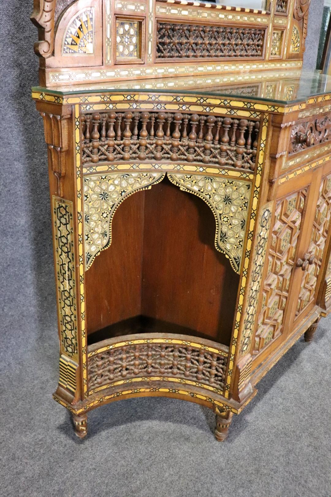 Rarísima Vitrina librería marroquí con incrustaciones de espejo Circa 1890 en venta 4