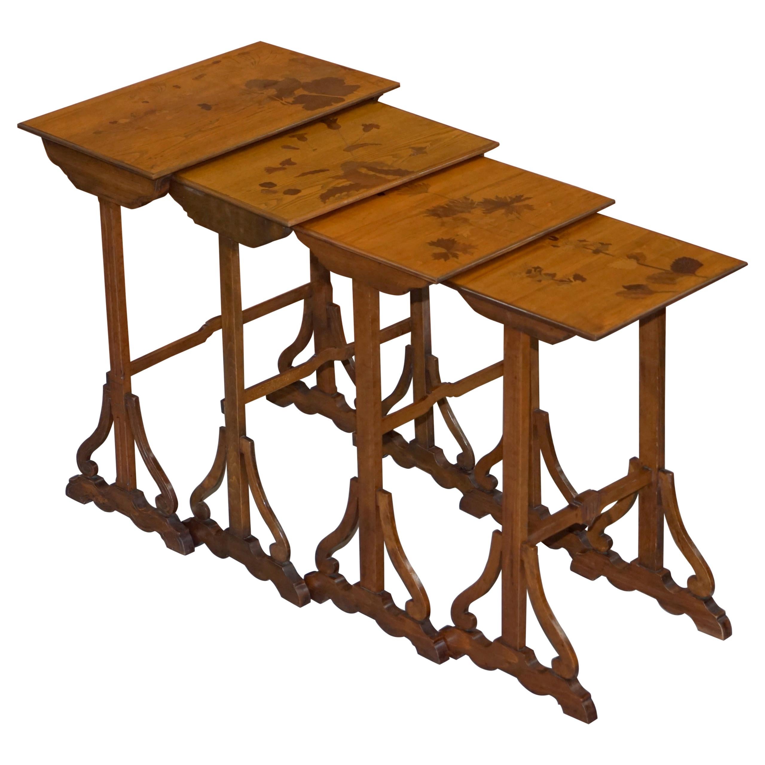 Ensemble extrêmement rare de quatre tables en bois spécimen d'Emile Galle Art Nouveau 4