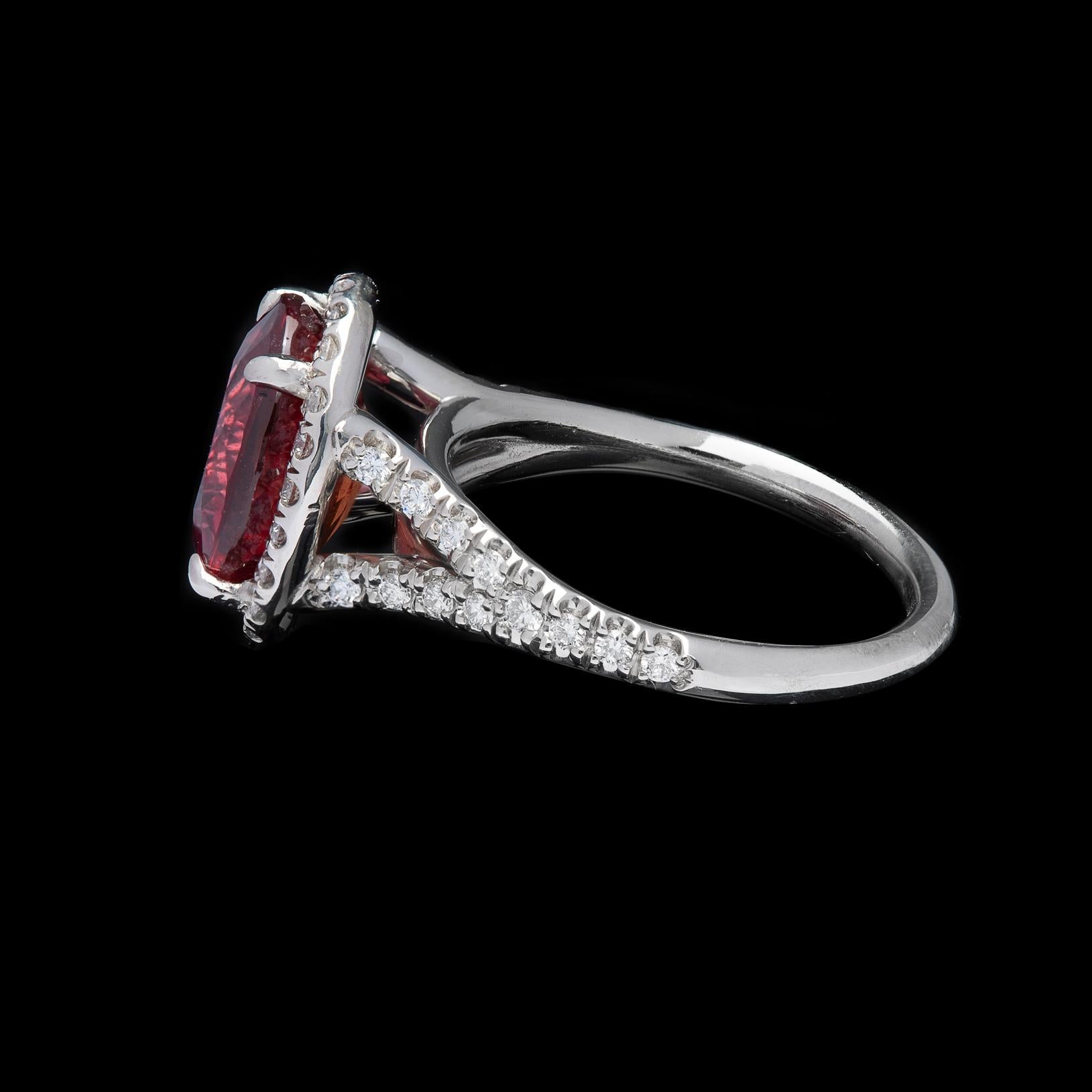 Extremely Rare No Heat GIA 5.10 Carat Red-Orange Sapphire Diamond Ring In New Condition For Sale In San Francisco, CA