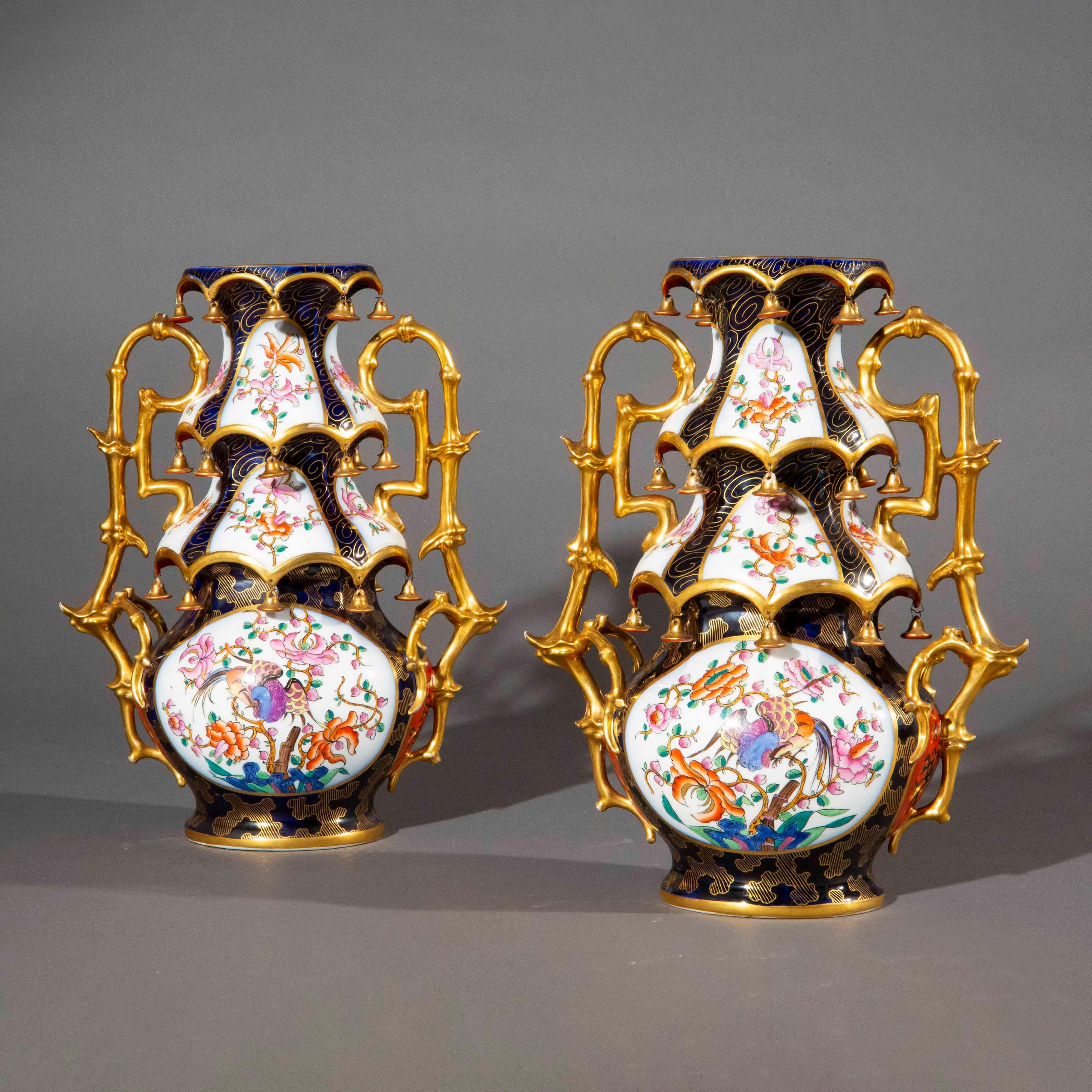Coppia estremamente rara di vasi a pagoda Chinoiserie del XIX secolo, circa 1830 in vendita 4