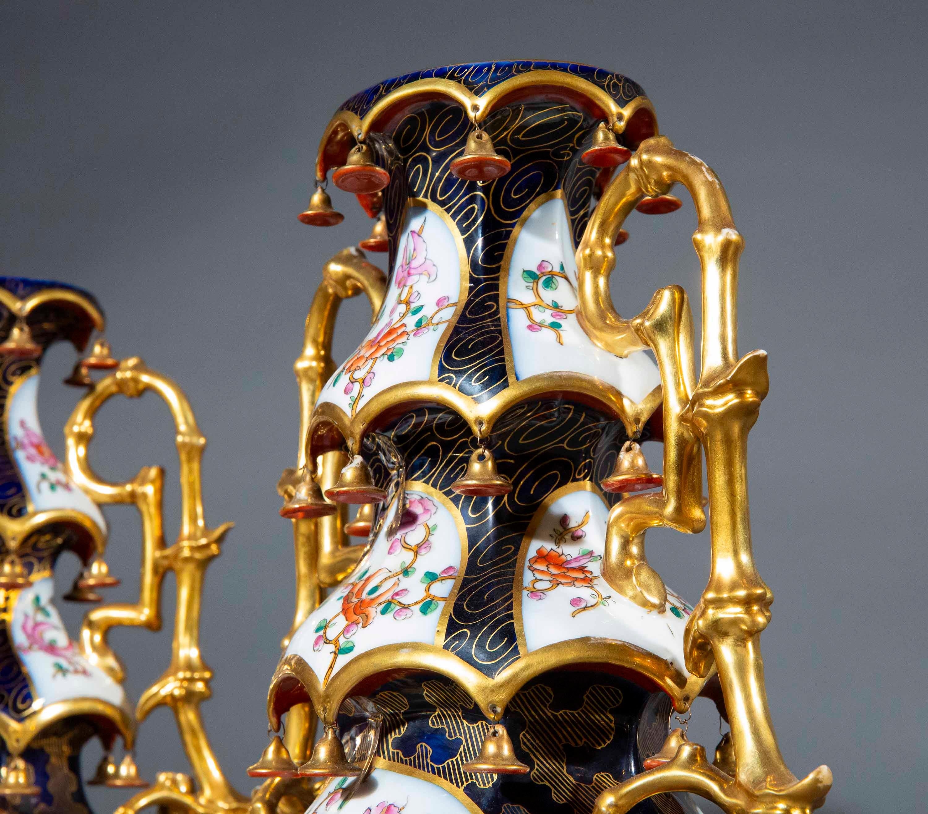 Coppia estremamente rara di vasi a pagoda Chinoiserie del XIX secolo, circa 1830 in vendita 8