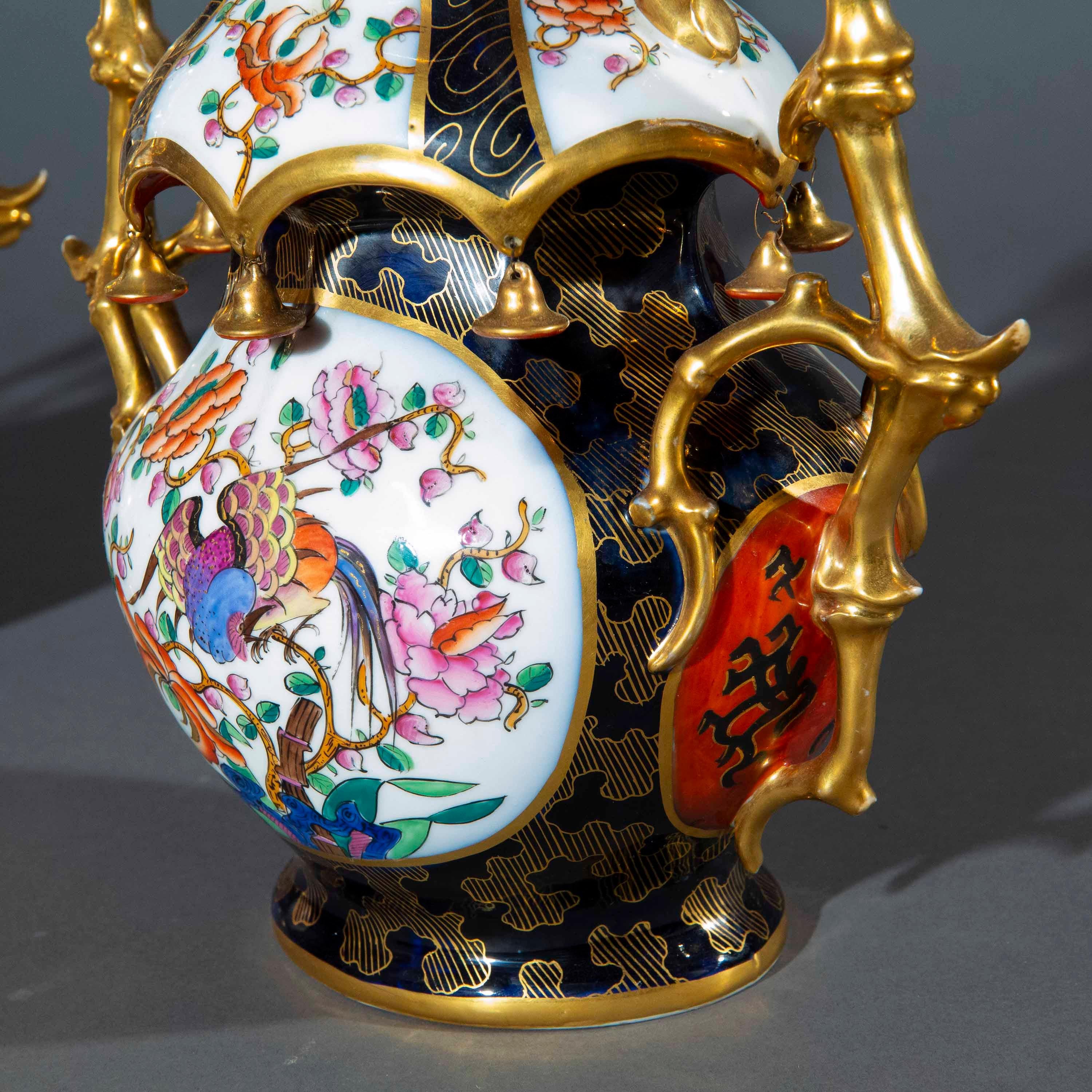 Coppia estremamente rara di vasi a pagoda Chinoiserie del XIX secolo, circa 1830 in vendita 9