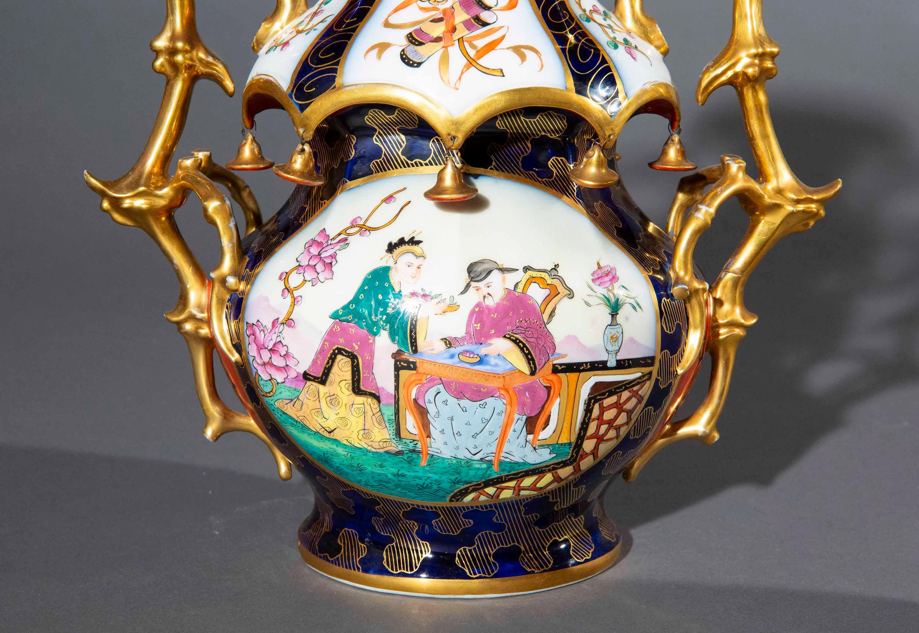 Coppia estremamente rara di vasi a pagoda Chinoiserie del XIX secolo, circa 1830 in vendita 11