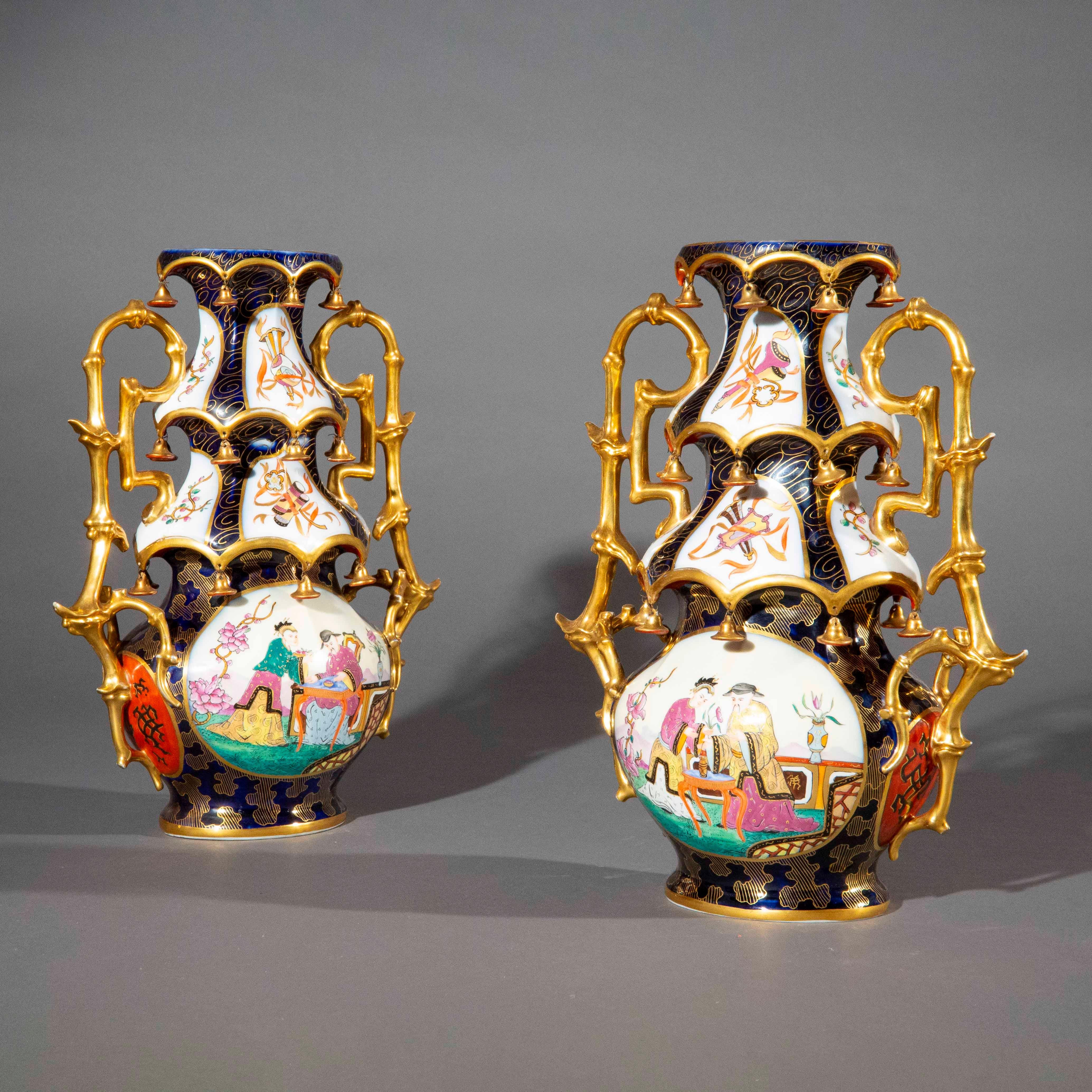 Cineserie Coppia estremamente rara di vasi a pagoda Chinoiserie del XIX secolo, circa 1830 in vendita