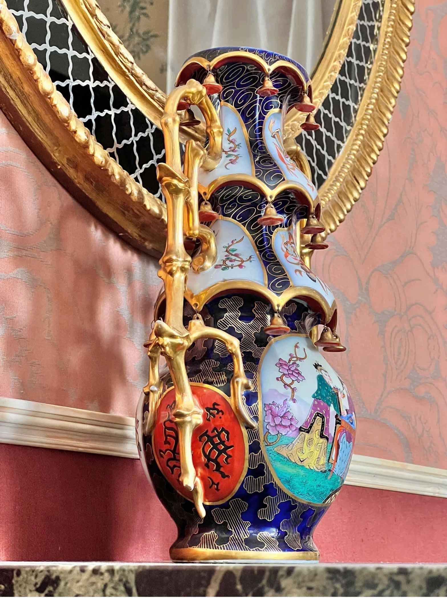 Europeo Coppia estremamente rara di vasi a pagoda Chinoiserie del XIX secolo, circa 1830 in vendita