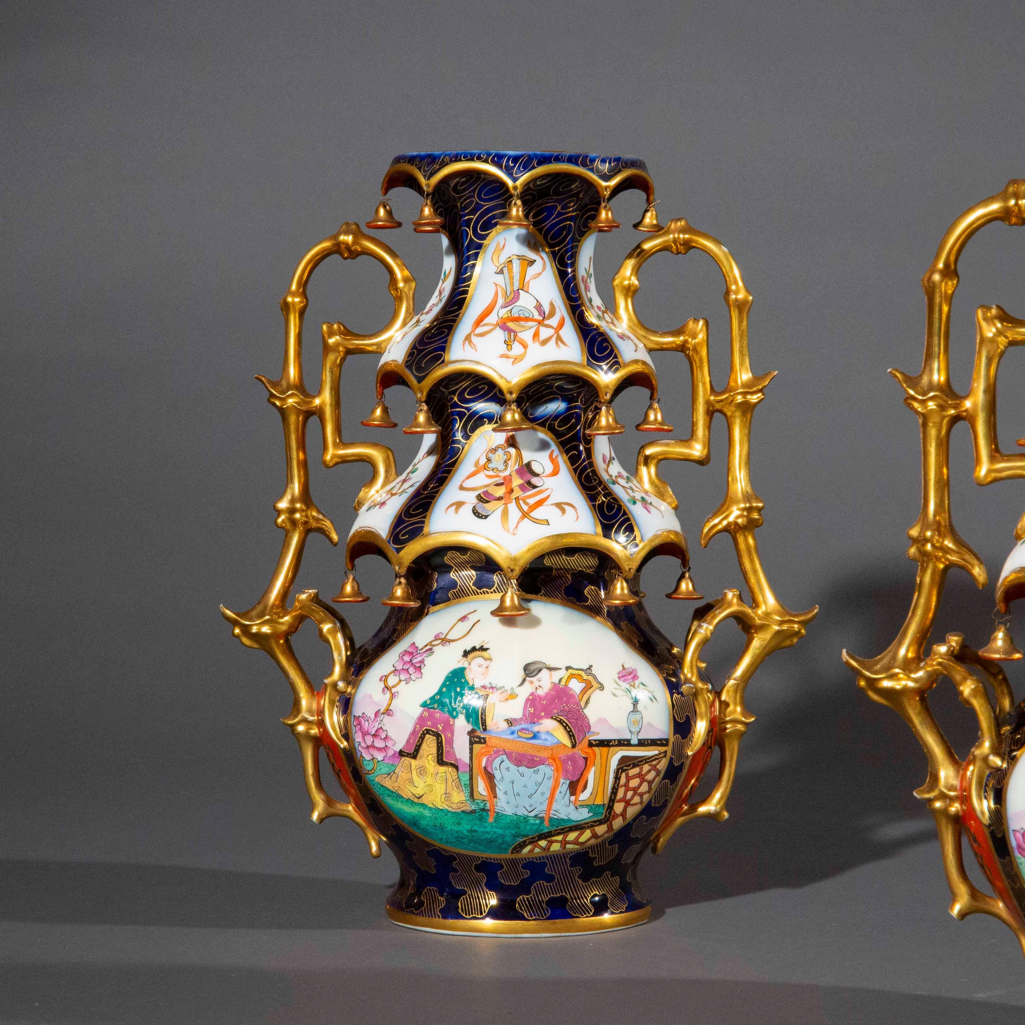 Coppia estremamente rara di vasi a pagoda Chinoiserie del XIX secolo, circa 1830 In condizioni buone in vendita a Richmond, London