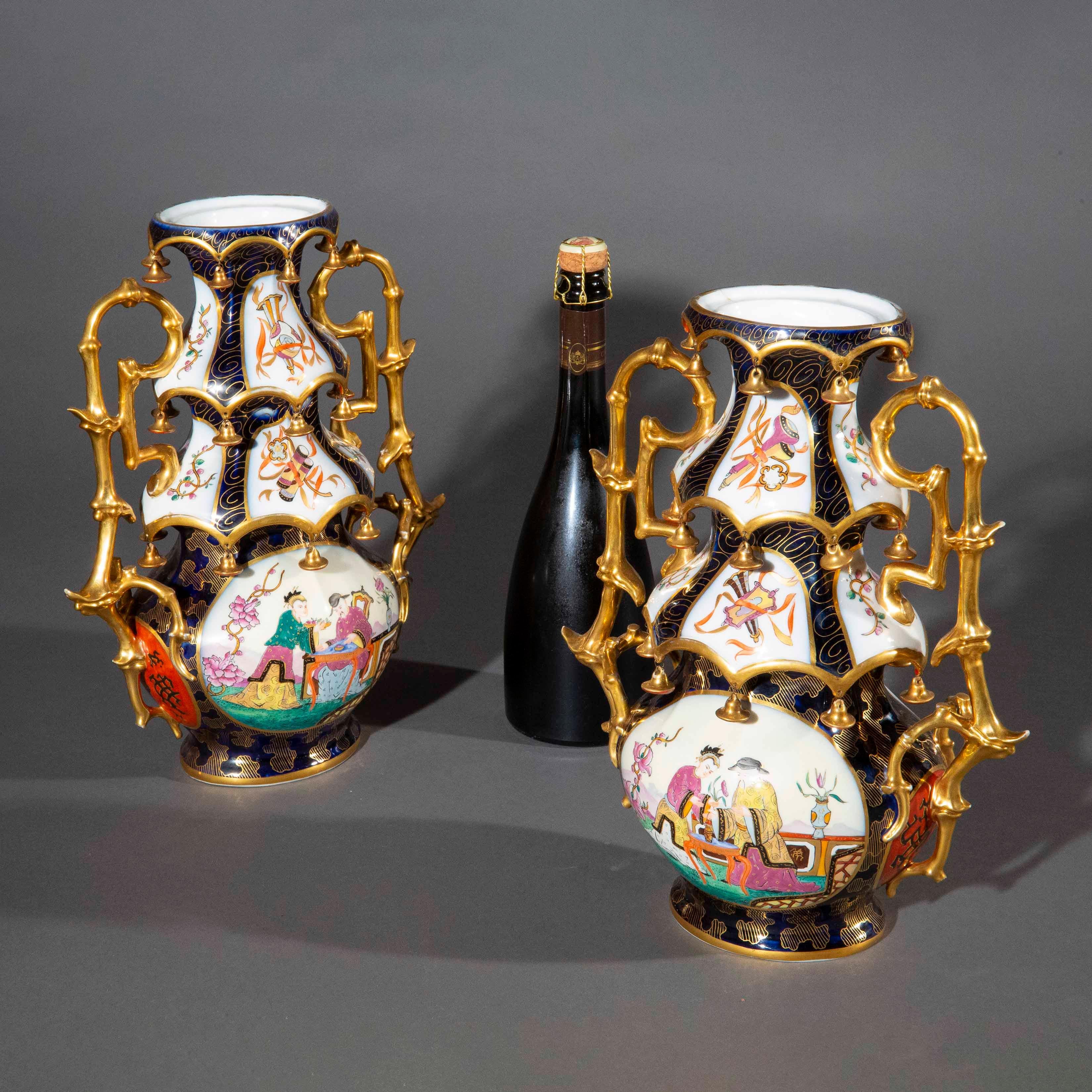Coppia estremamente rara di vasi a pagoda Chinoiserie del XIX secolo, circa 1830 in vendita 2