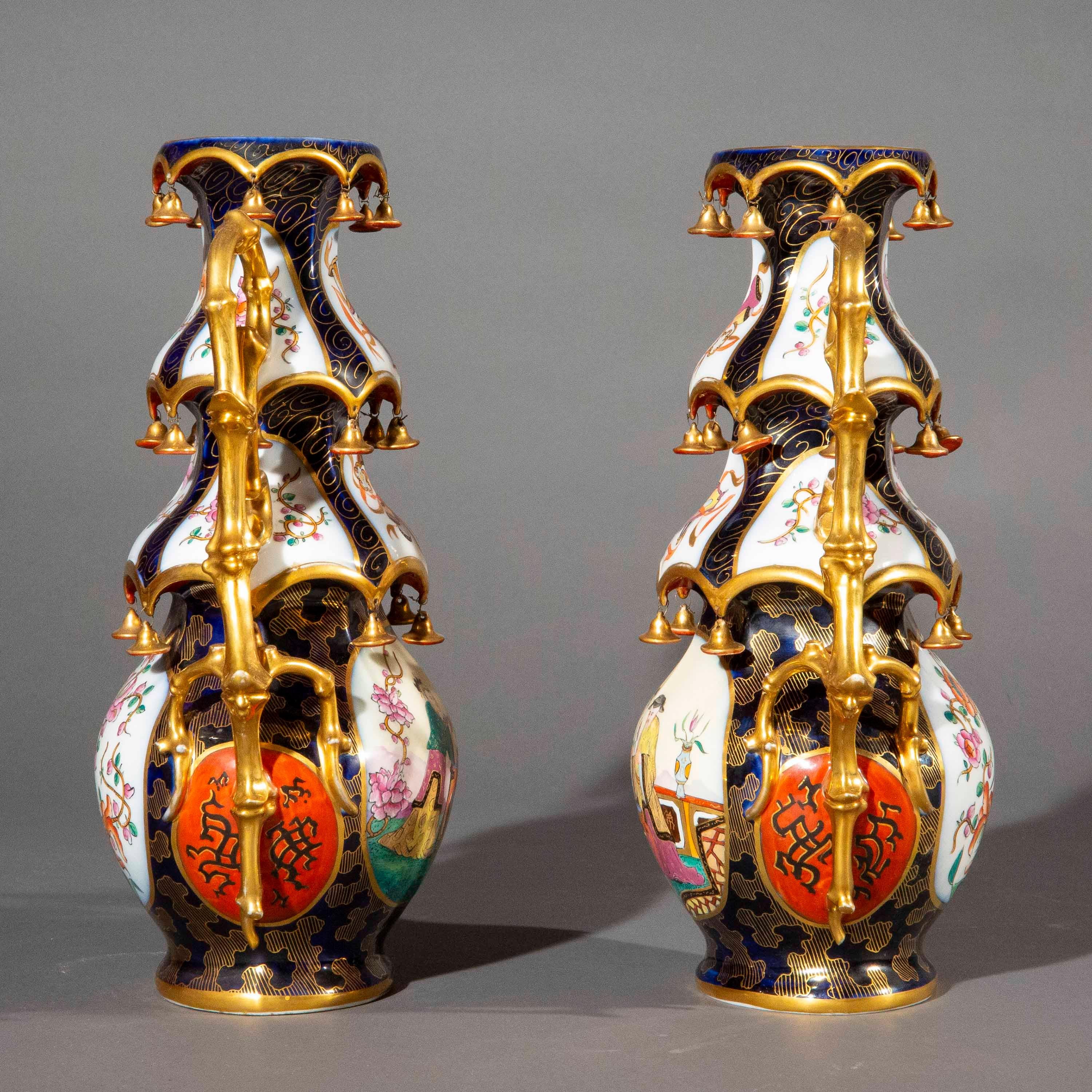 Coppia estremamente rara di vasi a pagoda Chinoiserie del XIX secolo, circa 1830 in vendita 3