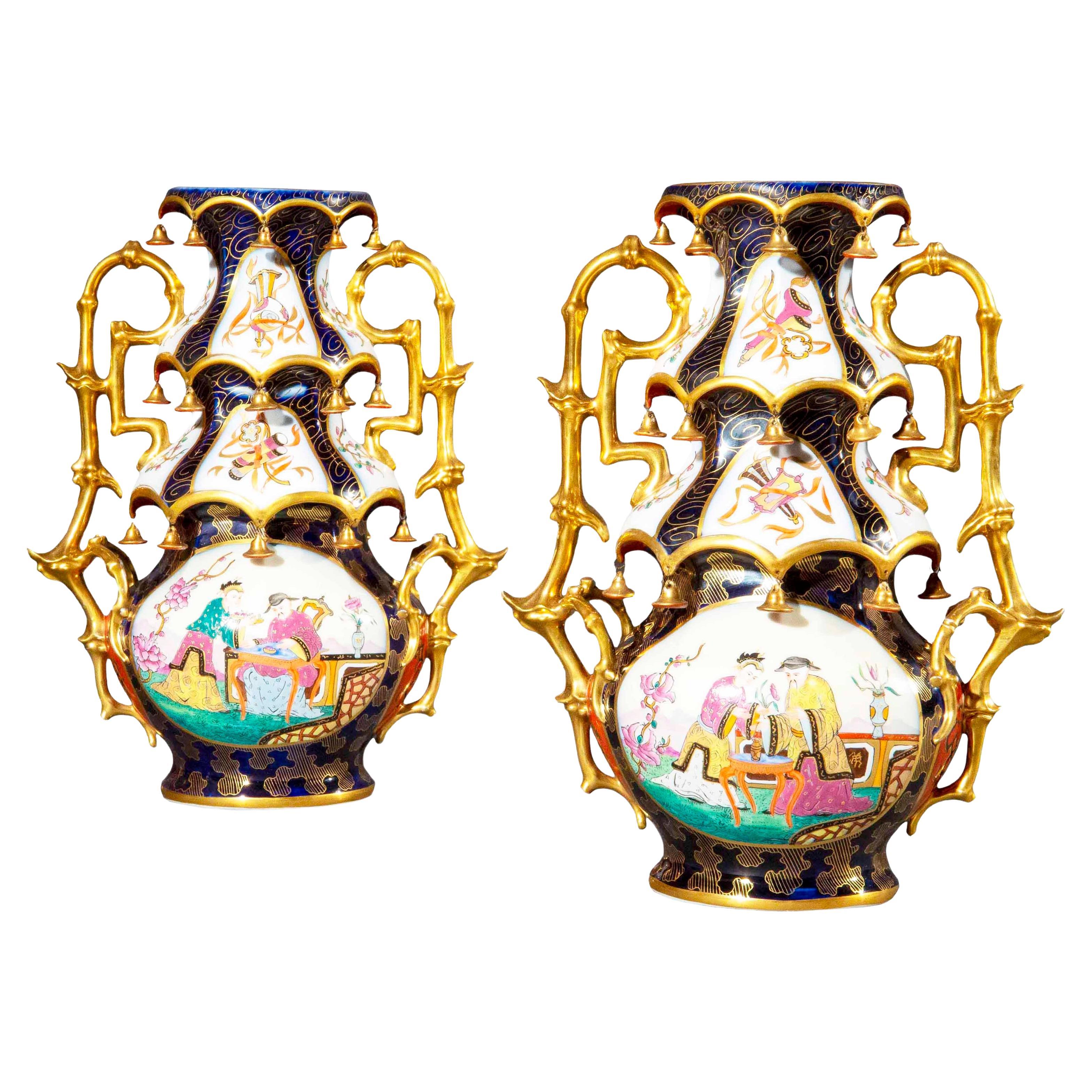 Coppia estremamente rara di vasi a pagoda Chinoiserie del XIX secolo, circa 1830