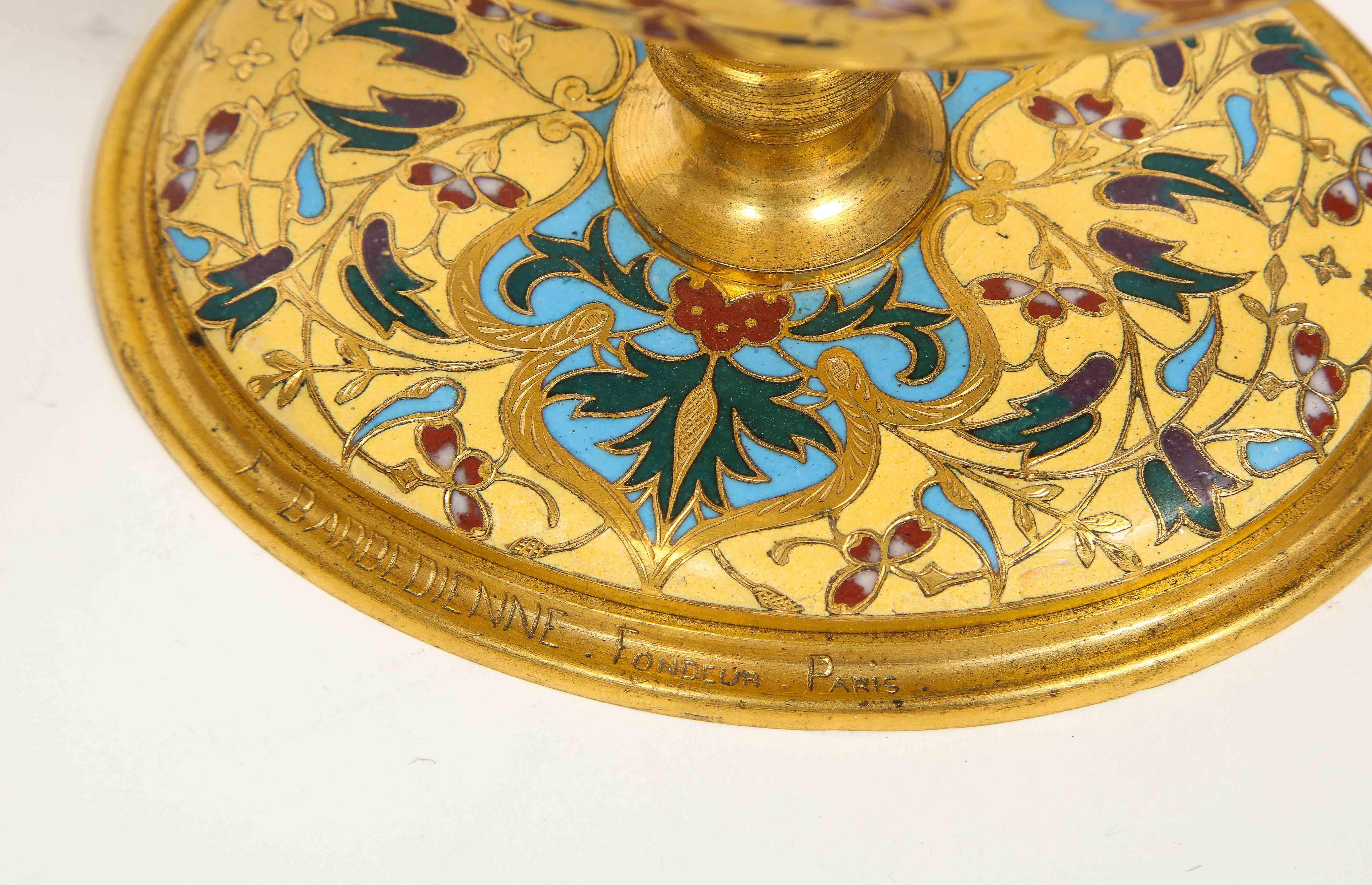 Paire de vases Ferdinand Barbedienne extrêmement rares en bronze doré et émail champlevé en vente 2