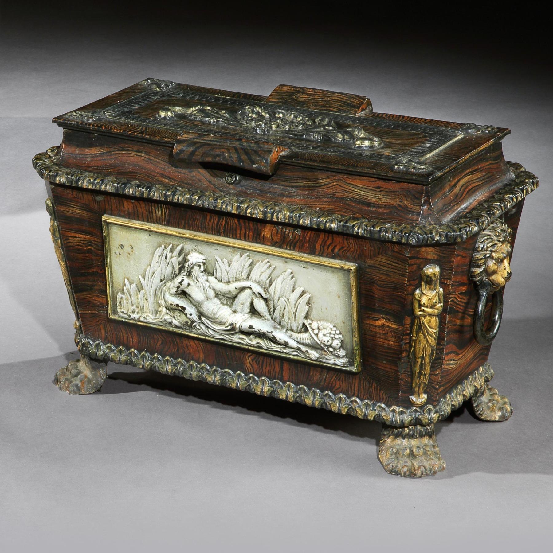 Paire de coffre forts en forme de sarcophage en fonte extrêmement rares de style Régence en vente 2