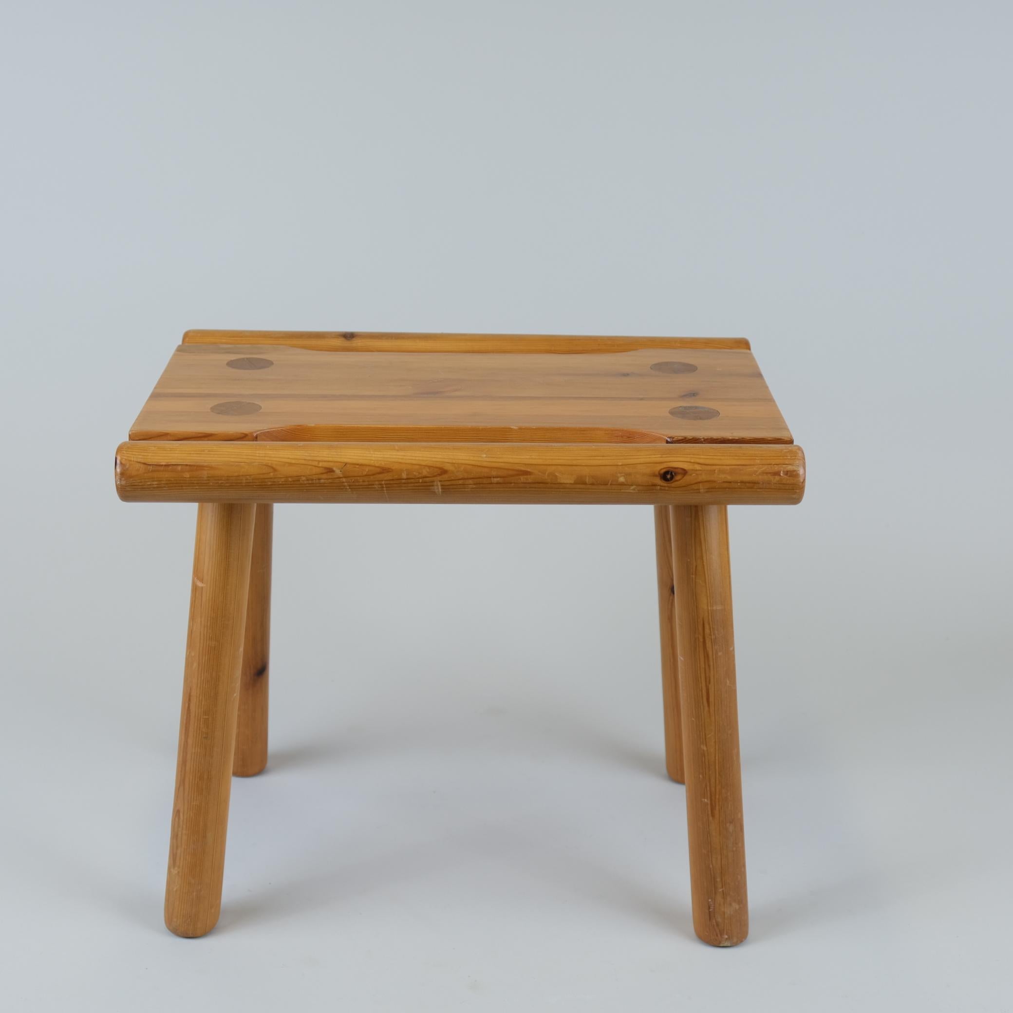 Äußerst seltener Perttu Mentula Sauna / Sport Hocker aus Kiefernholz für Artek, 1960er Jahre (Skandinavische Moderne) im Angebot