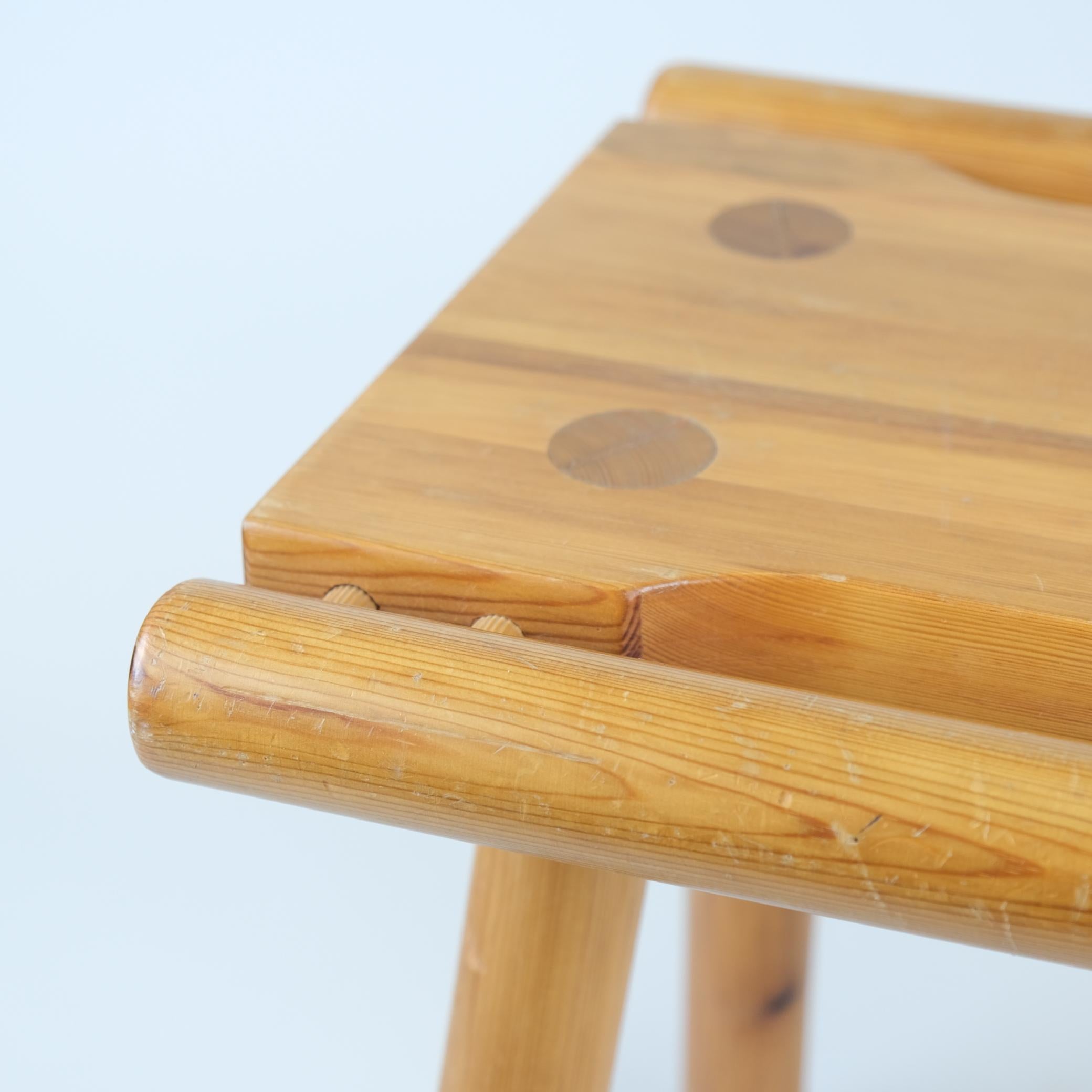 Äußerst seltener Perttu Mentula Sauna / Sport Hocker aus Kiefernholz für Artek, 1960er Jahre (Finnisch) im Angebot