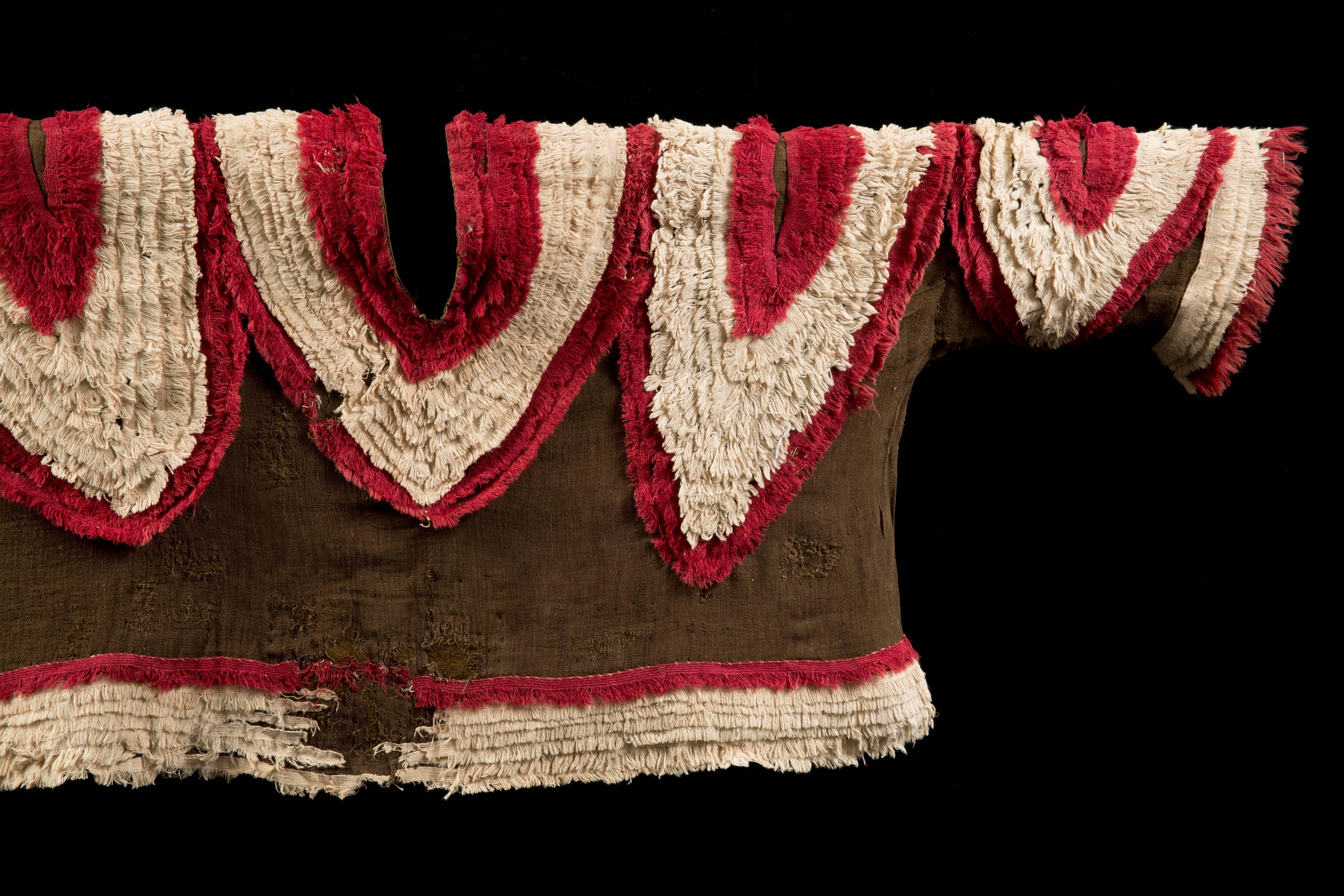Extremely Rare Pre-Columbian Chimu Gauze Poncho Textile, Peru, 1000-1450 AD For Sale 2