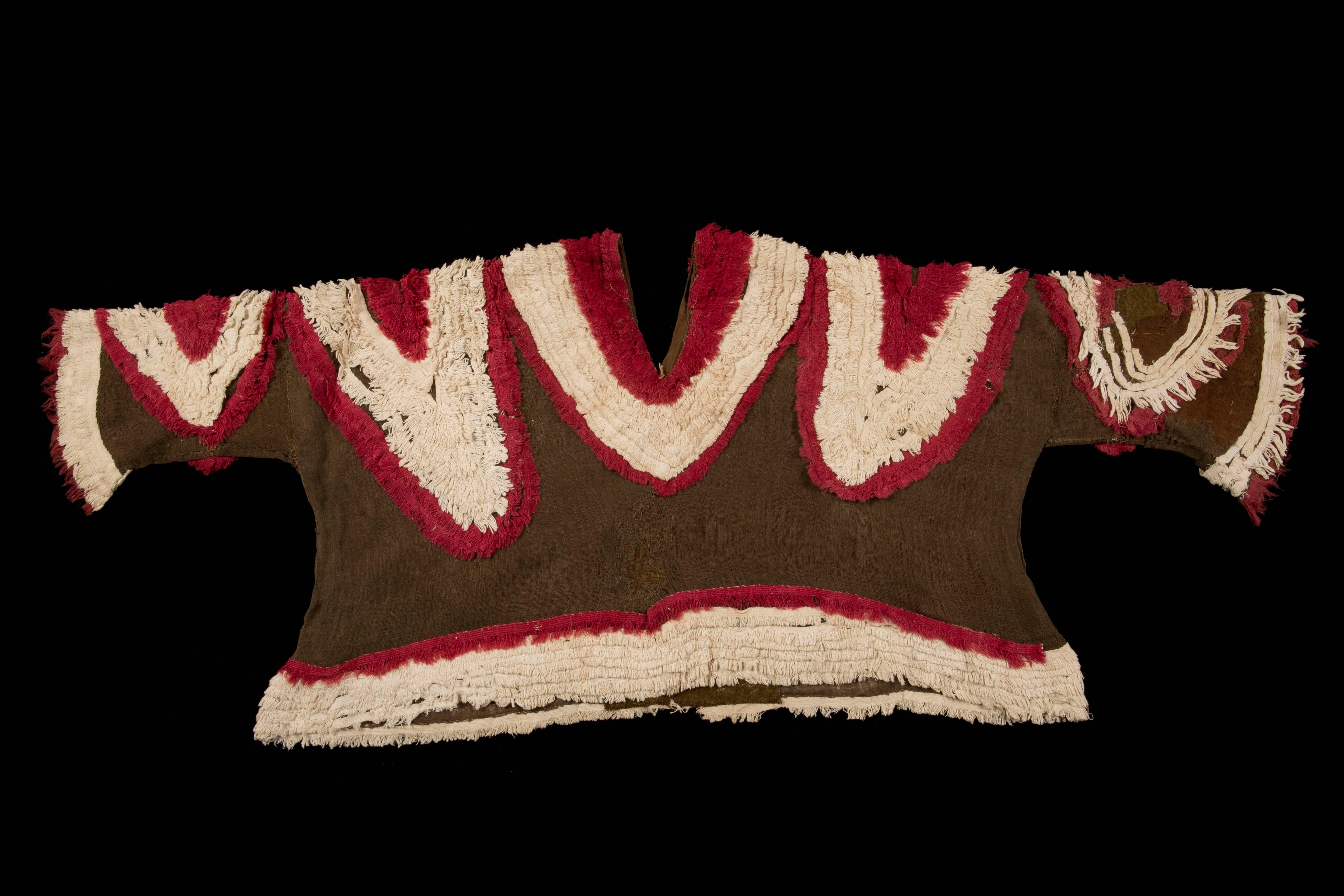 Extremely Rare Pre-Columbian Chimu Gauze Poncho Textile, Peru, 1000-1450 AD For Sale 1