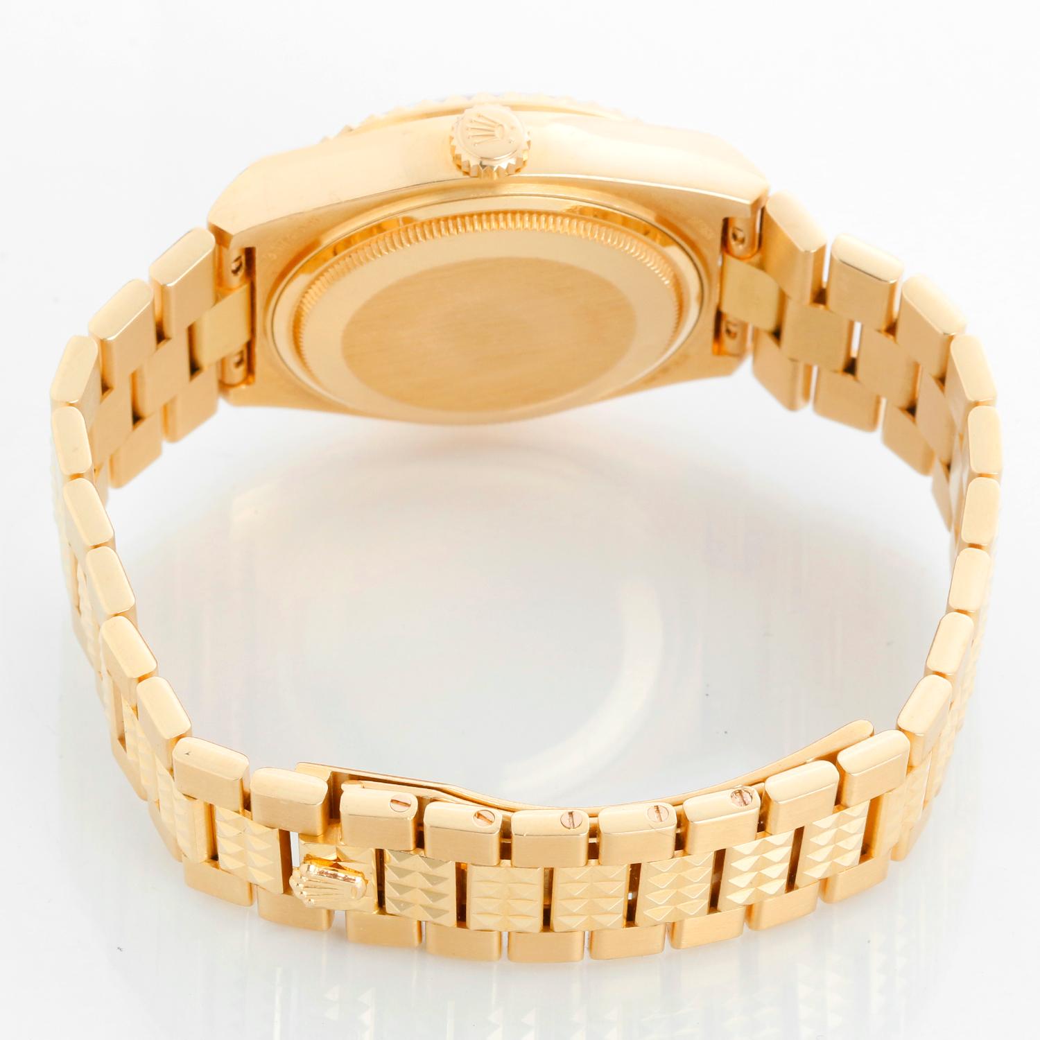 Äußerst seltene Rolex Oysterquartz Pyramide 18k Golduhr 19028 im Zustand „Hervorragend“ im Angebot in Dallas, TX