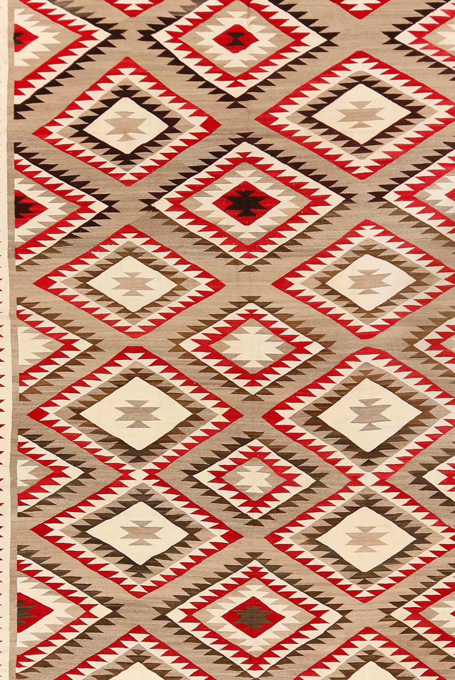 Tappeto Navajo d'epoca estremamente raro e di grandi dimensioni  8'3 x 15'5 In condizioni buone in vendita a New York, NY