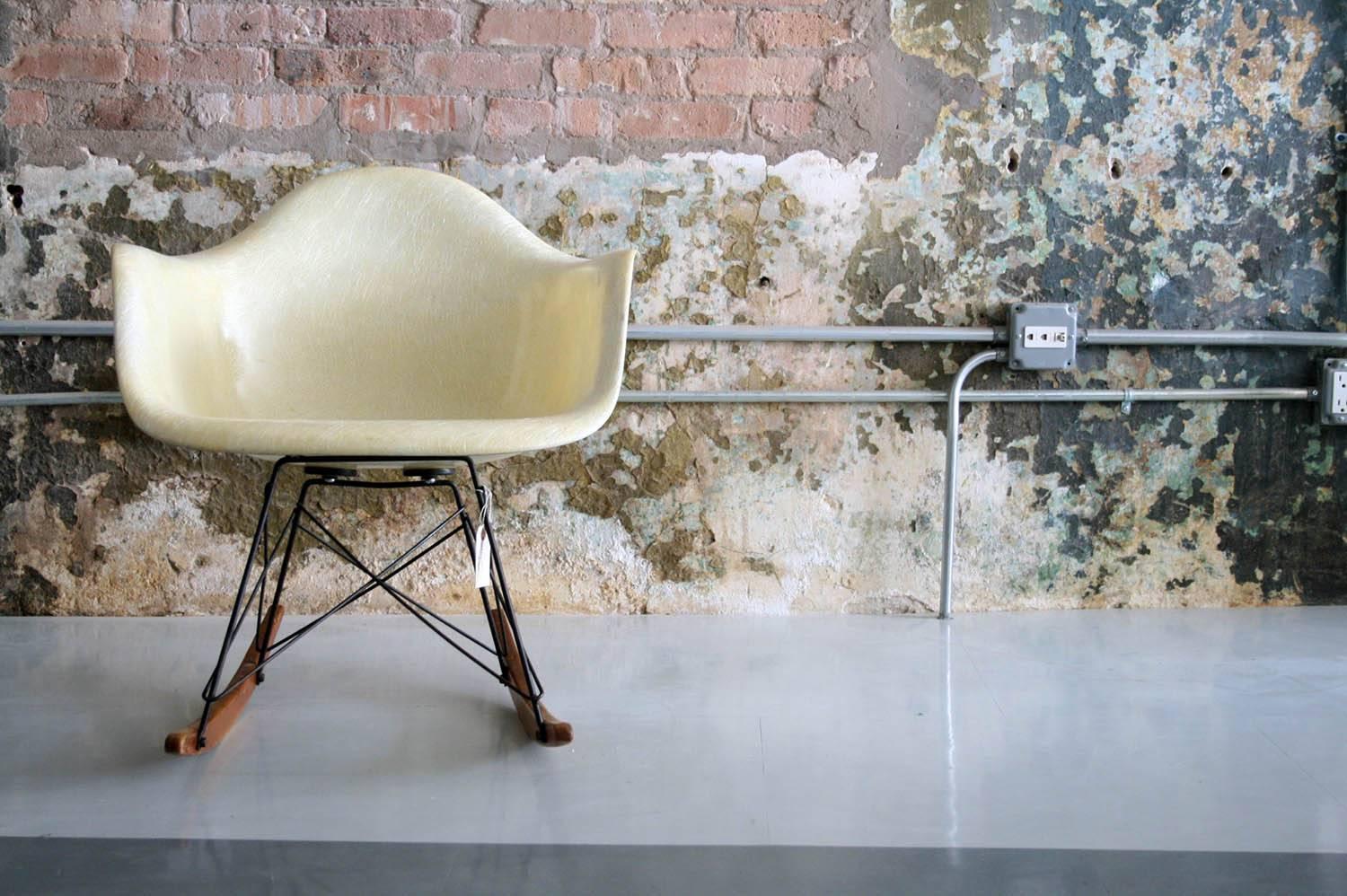 Mid-Century Modern Extremely Rare Rope Edge Zenith Plastics Eames Rocker, 1st Experimental Base