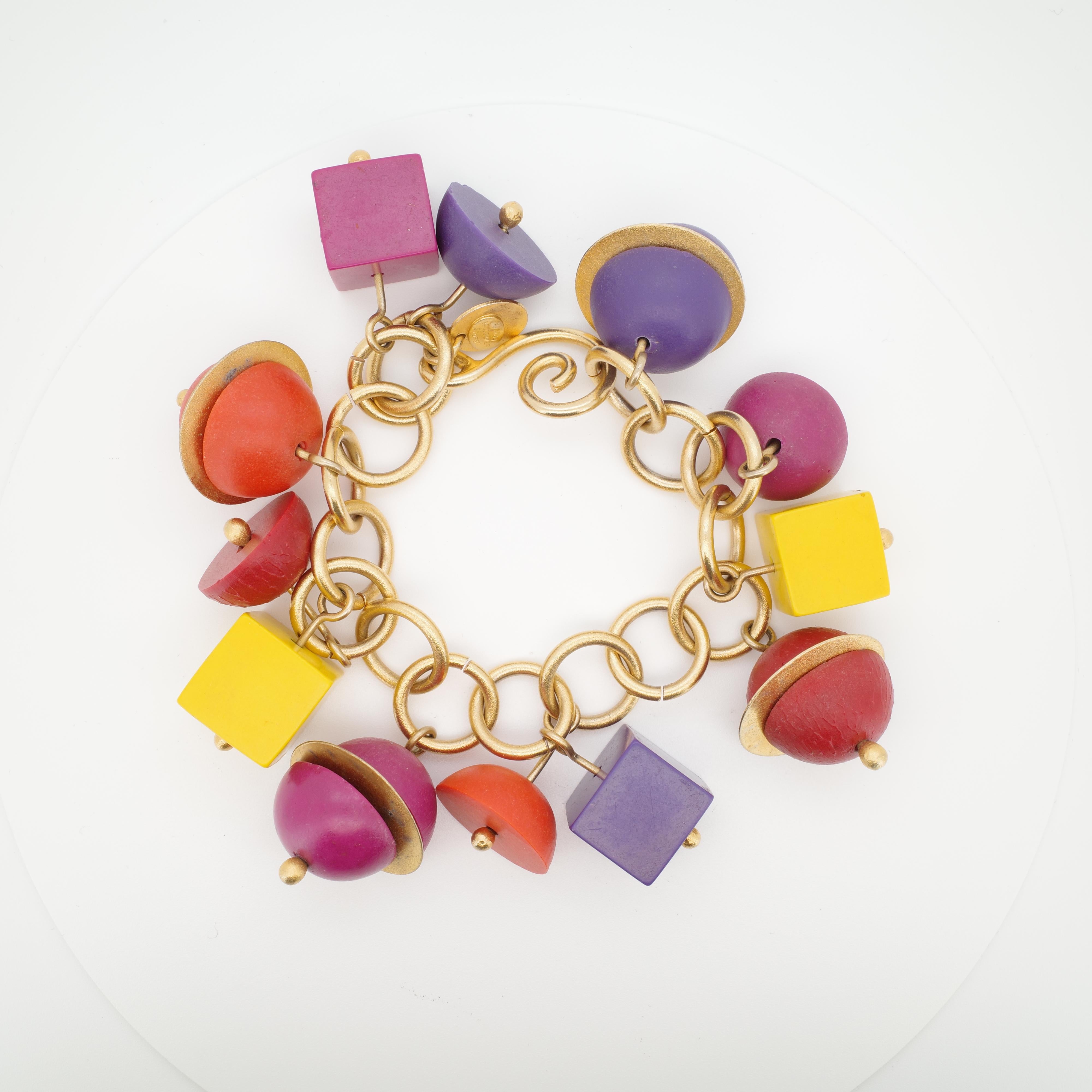 Estremamente raro, firmato negli anni '80 da Martha Sturdy, bracciale con charme geometrico in vendita 2