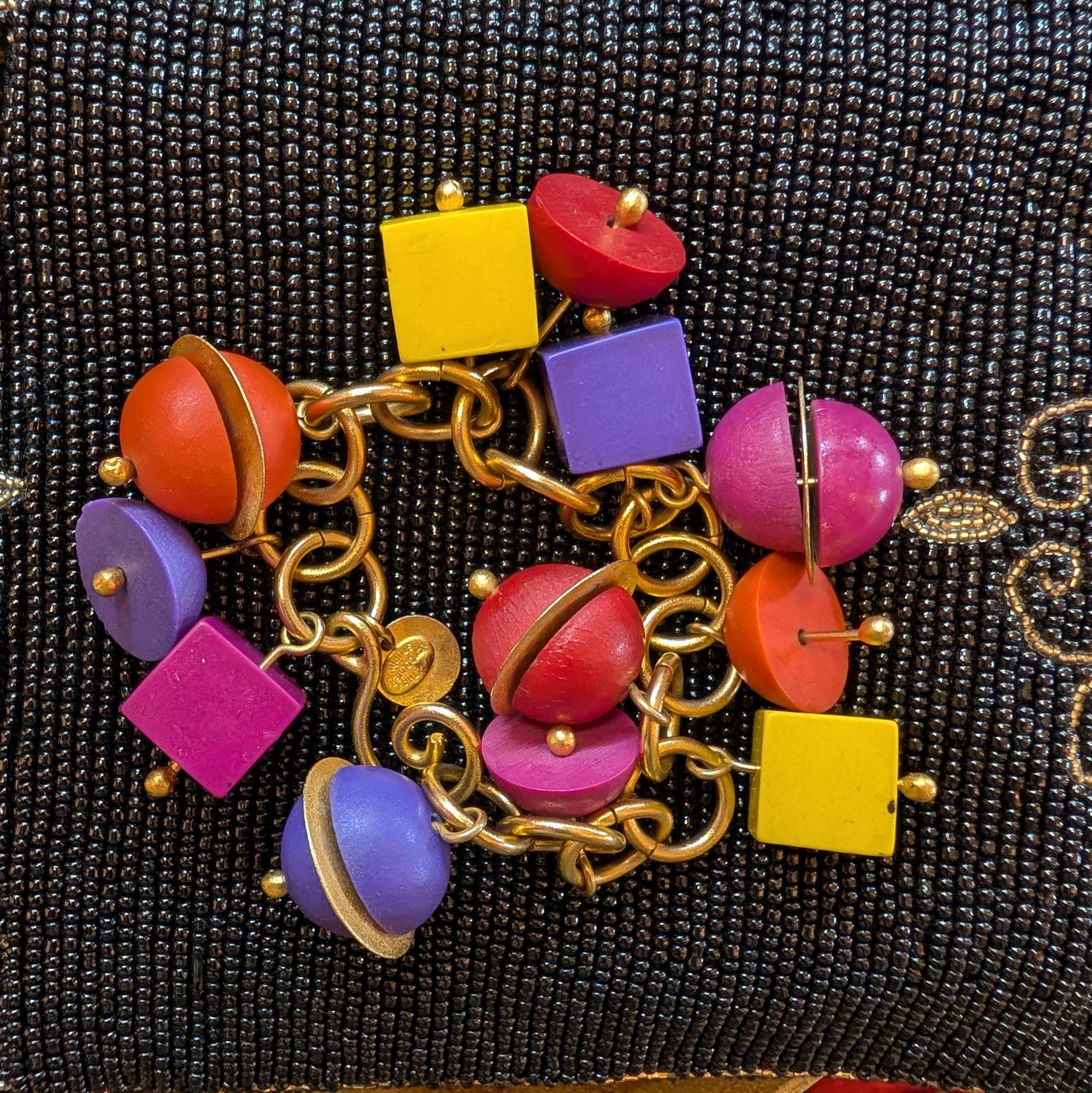 Estremamente raro, firmato negli anni '80 da Martha Sturdy, bracciale con charme geometrico in vendita 3