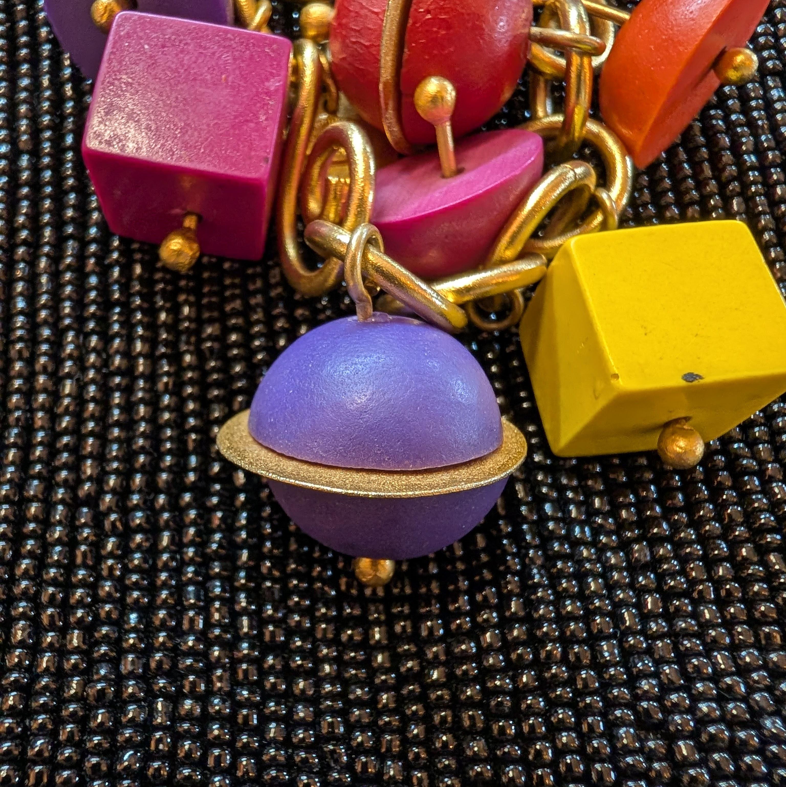 Estremamente raro, firmato negli anni '80 da Martha Sturdy, bracciale con charme geometrico in vendita 4