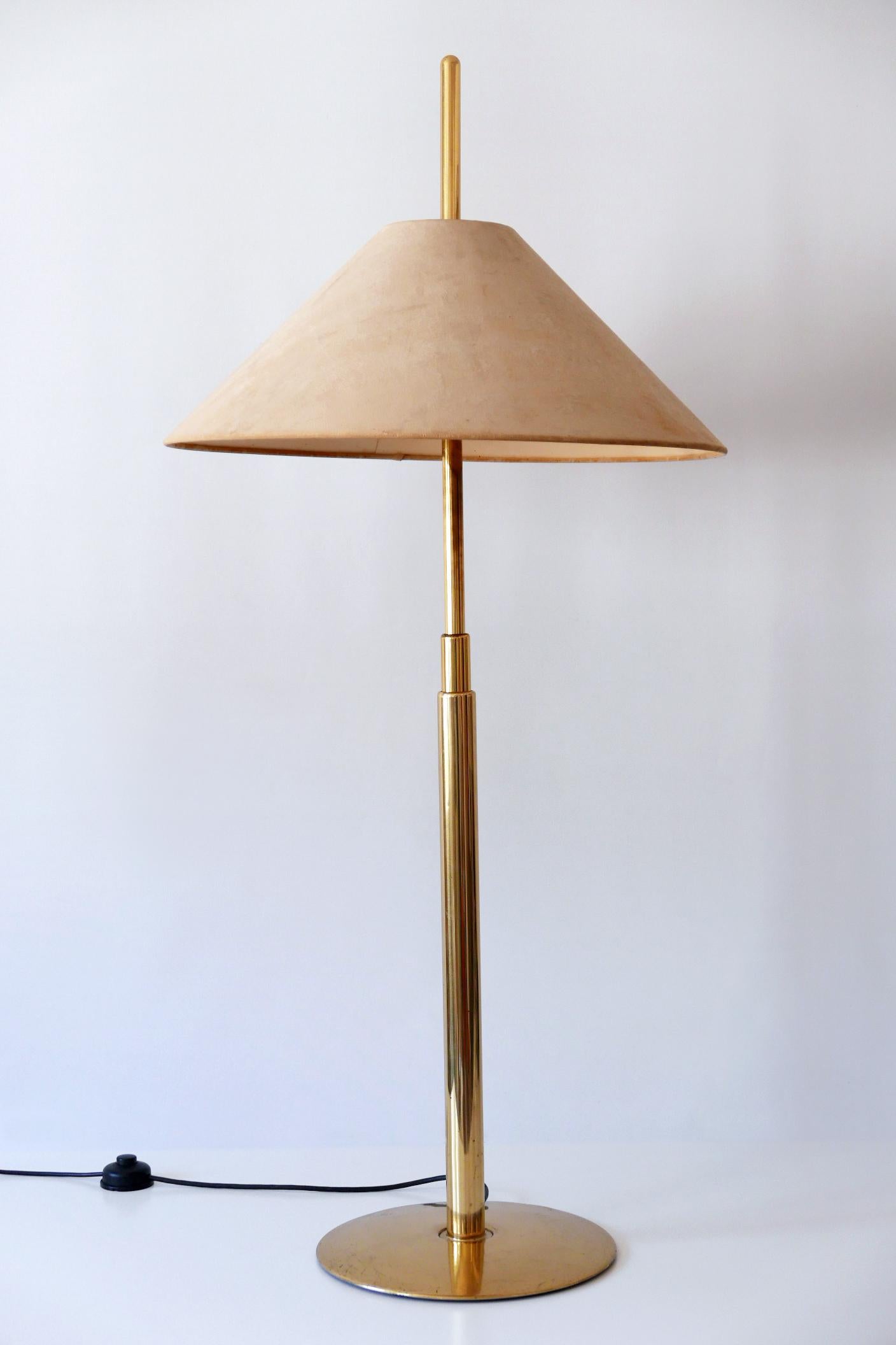 Extremely rare & elegant Mid-Century Modern telescopic brass floor lamp. Designed by Ingo Maurer for Design M, Germany, 1970s. Adjustable height due to telescopic arm. This floor lamp is extremely hard to find. 

Executed in polished brass and