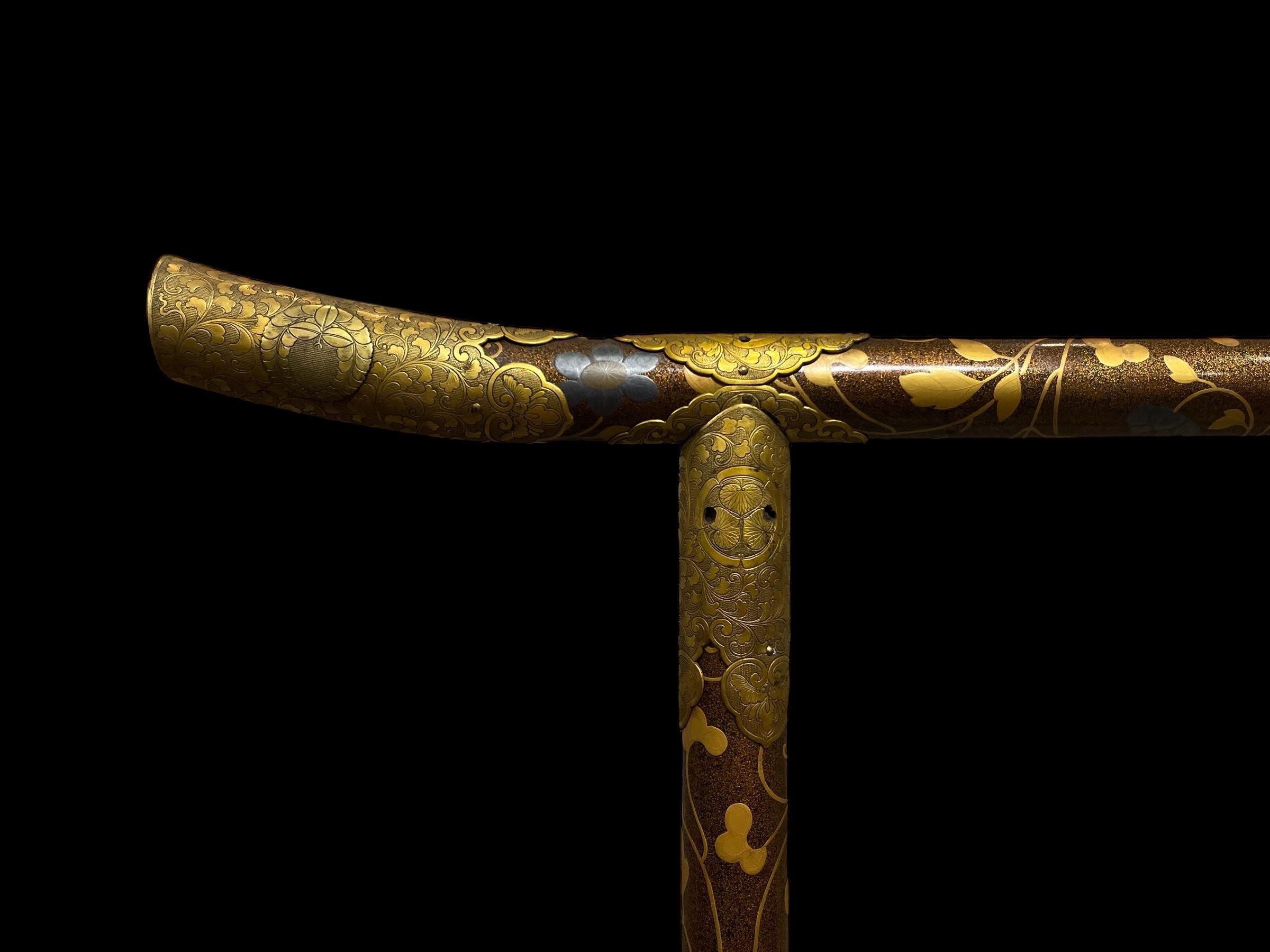Extremadamente Raro Colgador de Kimono del Clan Tokugawa con Laca Maki-e. Periodo Edo en venta 5