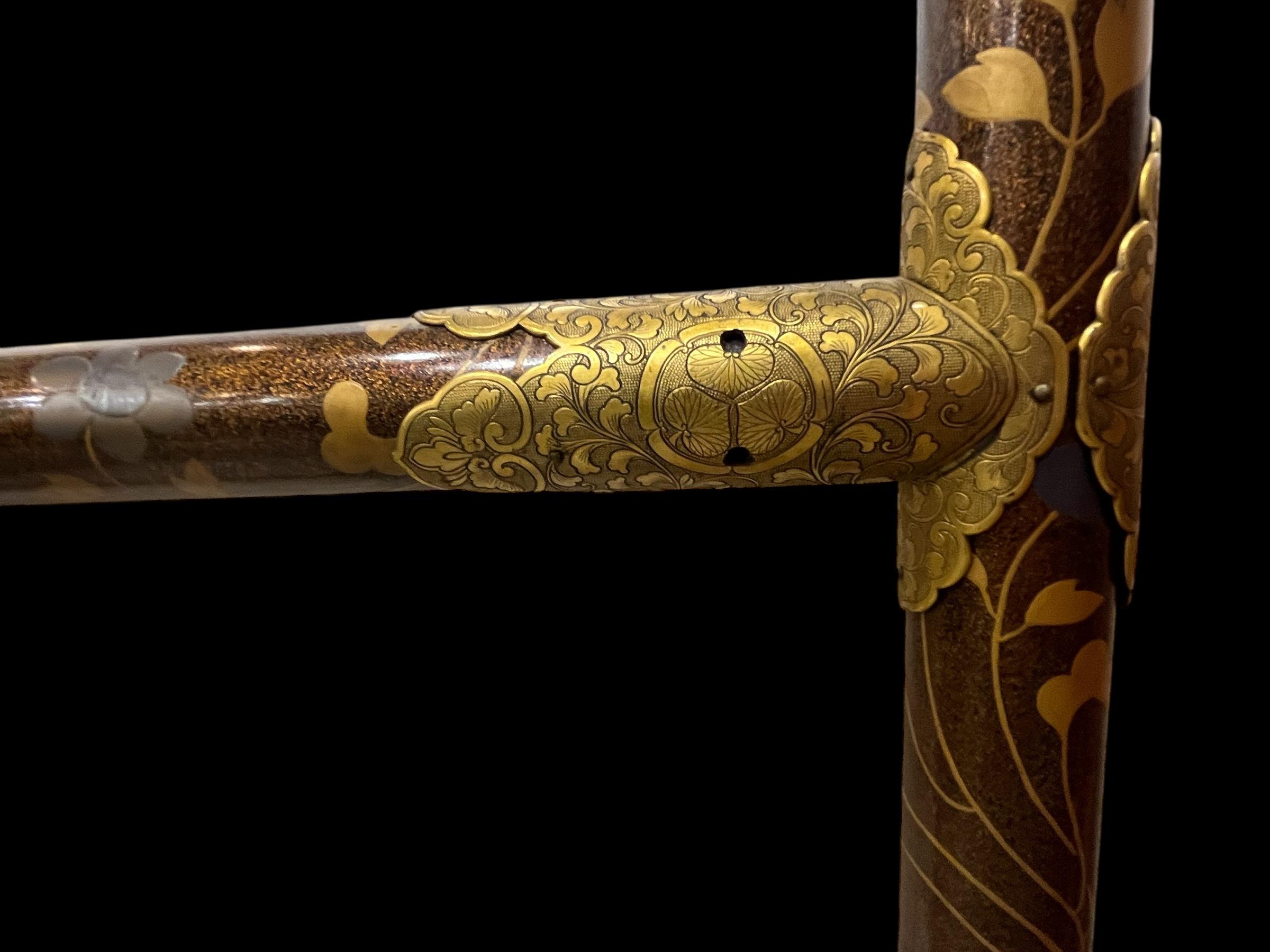 Extremadamente Raro Colgador de Kimono del Clan Tokugawa con Laca Maki-e. Periodo Edo Japonés en venta