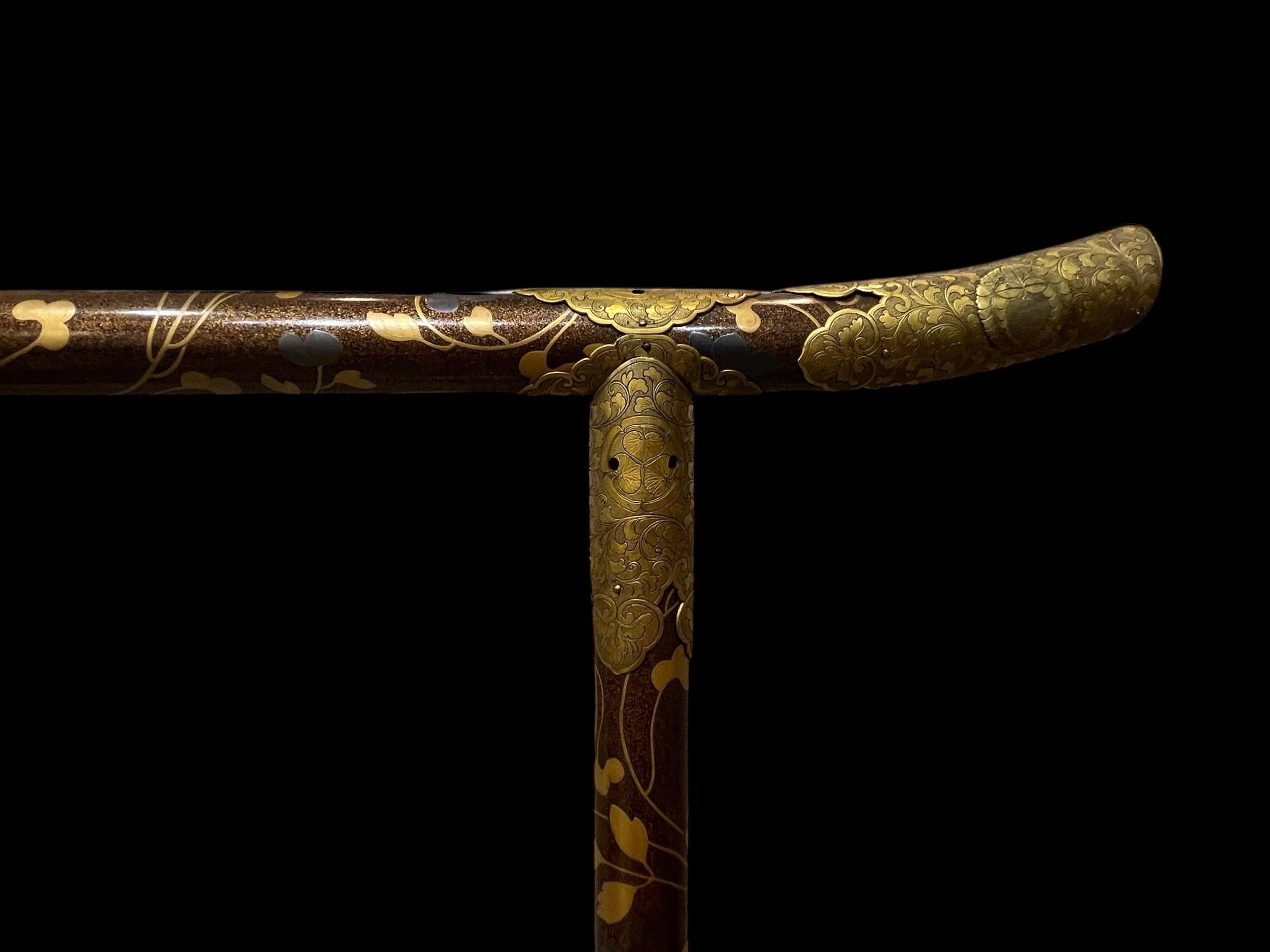 Extremadamente Raro Colgador de Kimono del Clan Tokugawa con Laca Maki-e. Periodo Edo Metal en venta