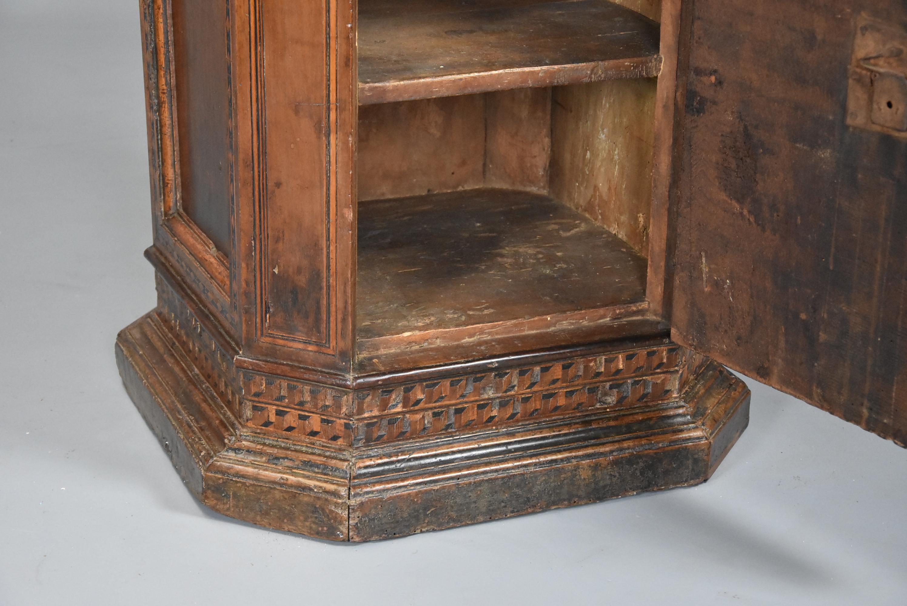 Extremely Rare Tuscan 15th Century Early Renaissance Walnut Sacristy Cupboard In Good Condition For Sale In Suffolk, GB