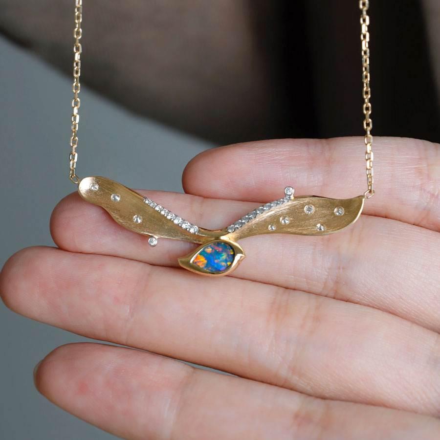 Arts and Crafts Estremamente raro: collana ad ali di gabbiano con due lati di opale nero e diamanti in oro 18 carati in vendita