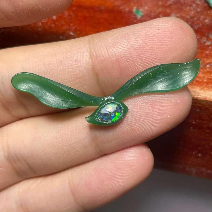 Estremamente raro: collana ad ali di gabbiano con due lati di opale nero e diamanti in oro 18 carati In condizioni Nuovo in vendita a Suwanee, GA