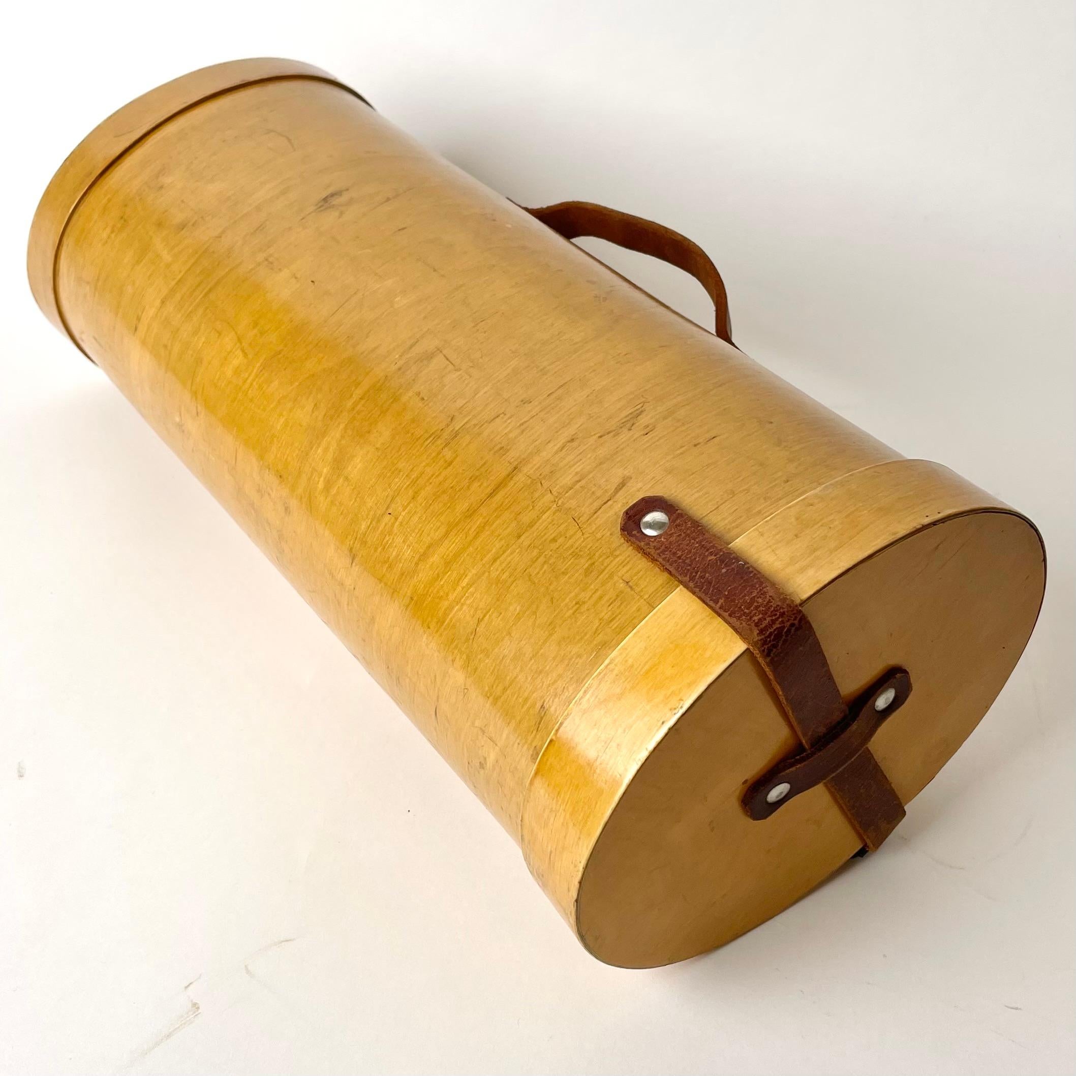Extremely rare Vasculum for collecting flowers and plants. The vasculum is made in bent birch in 1930s and is attributed to Alvar Aalto. This is typical design for Alvar Aalto and inside the vasculum it is marked Vilhelm Schaumans Fanerfabrik AB,