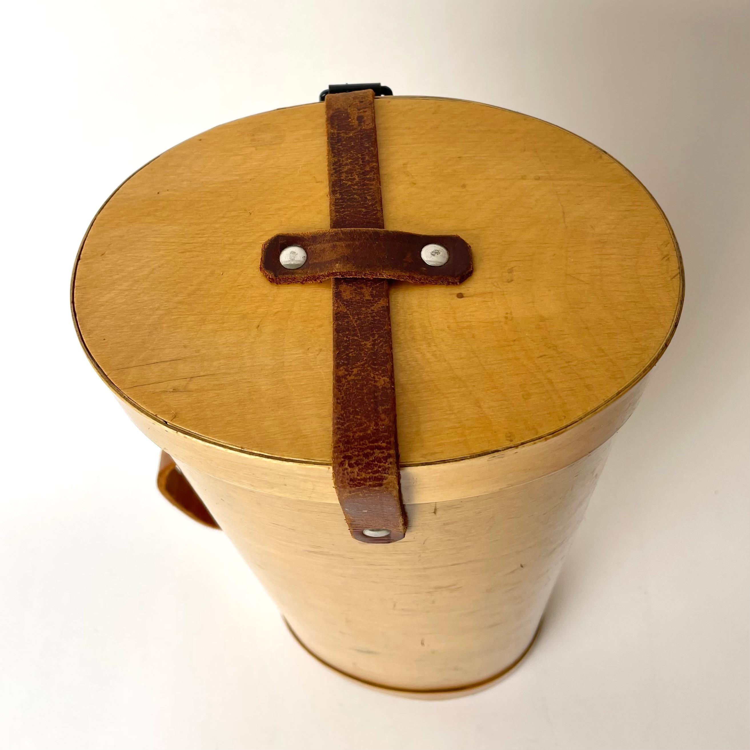 Extremely Rare Vasculum of Bent Birch from 1930s Attributed to Alvar Aalto In Good Condition In Knivsta, SE