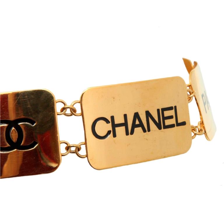 Äußerst seltener Vintage Chanel Coco Plate Gürtel im Zustand „Hervorragend“ im Angebot in Hoffman Estates, IL