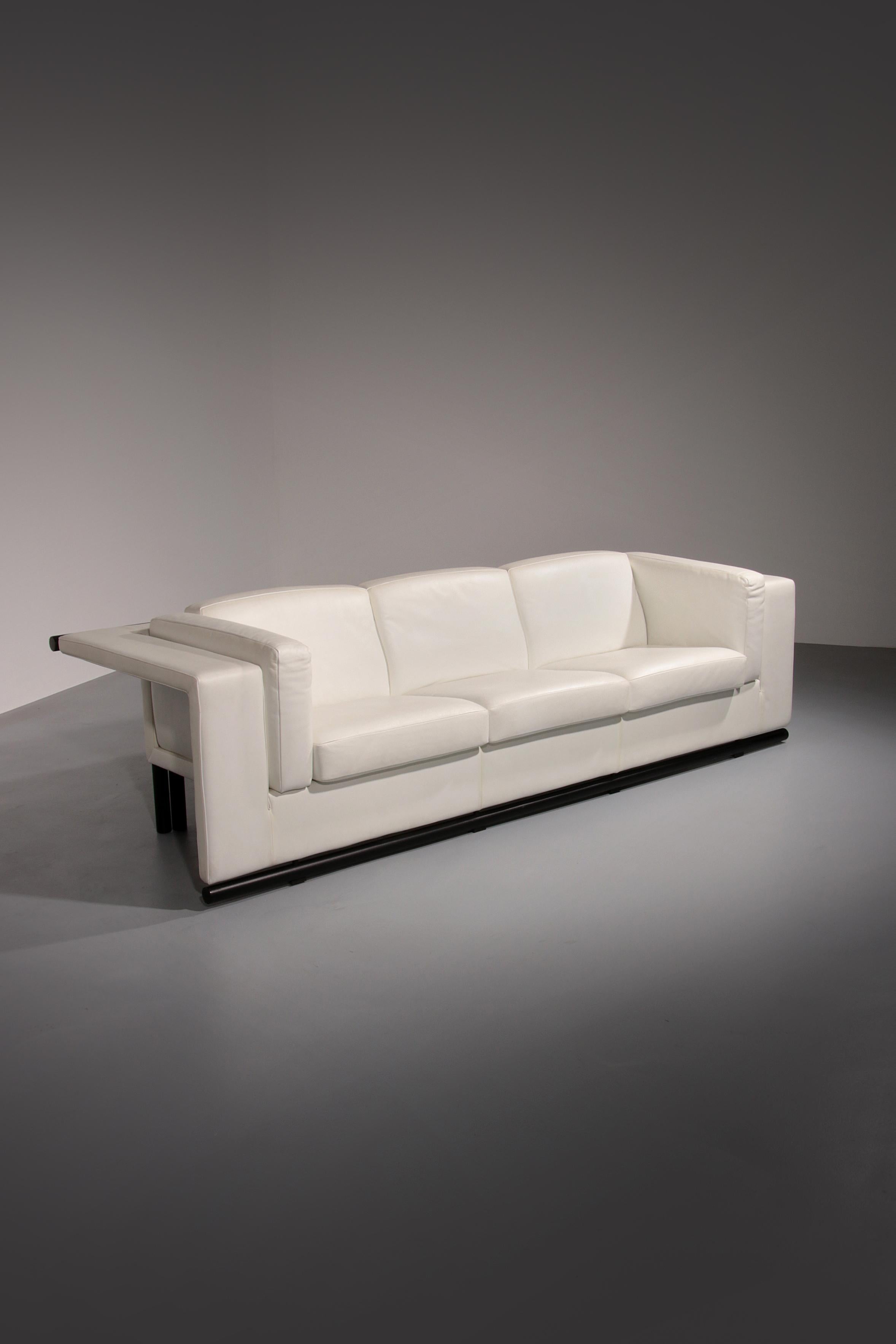 This exceptionally rare and elegant three-seater sofa designed by Paolo Piva for De Sede Switzerland in the 1980s showcases timeless design and superior craftsmanship
The original white leather upholstery combined with a striking black tubular frame