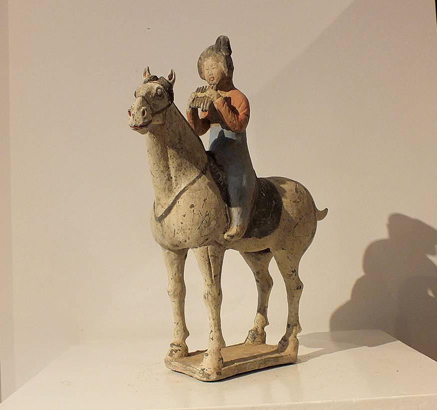 Tang dynasty (618-907)
Measures: High 34 cm.

- The results of thermoluminescence tests # 03 R 1406 18 Lab Kotalla are consistent with the dating of this object. Test results will be provided to winning bidder. 

The spirited horse covered in a
