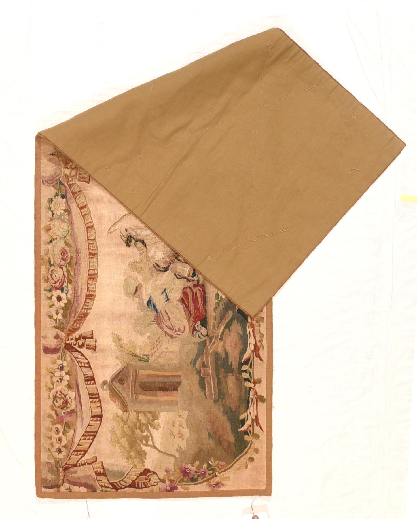 La manufactura de tapices de Aubusson de los siglos XVII y XVIII consiguió competir con la manufactura real de tapices de Gobelins y la posición privilegiada de los tapices de Beauvais. La fabricación de tapices en Aubusson, en el alto valle del