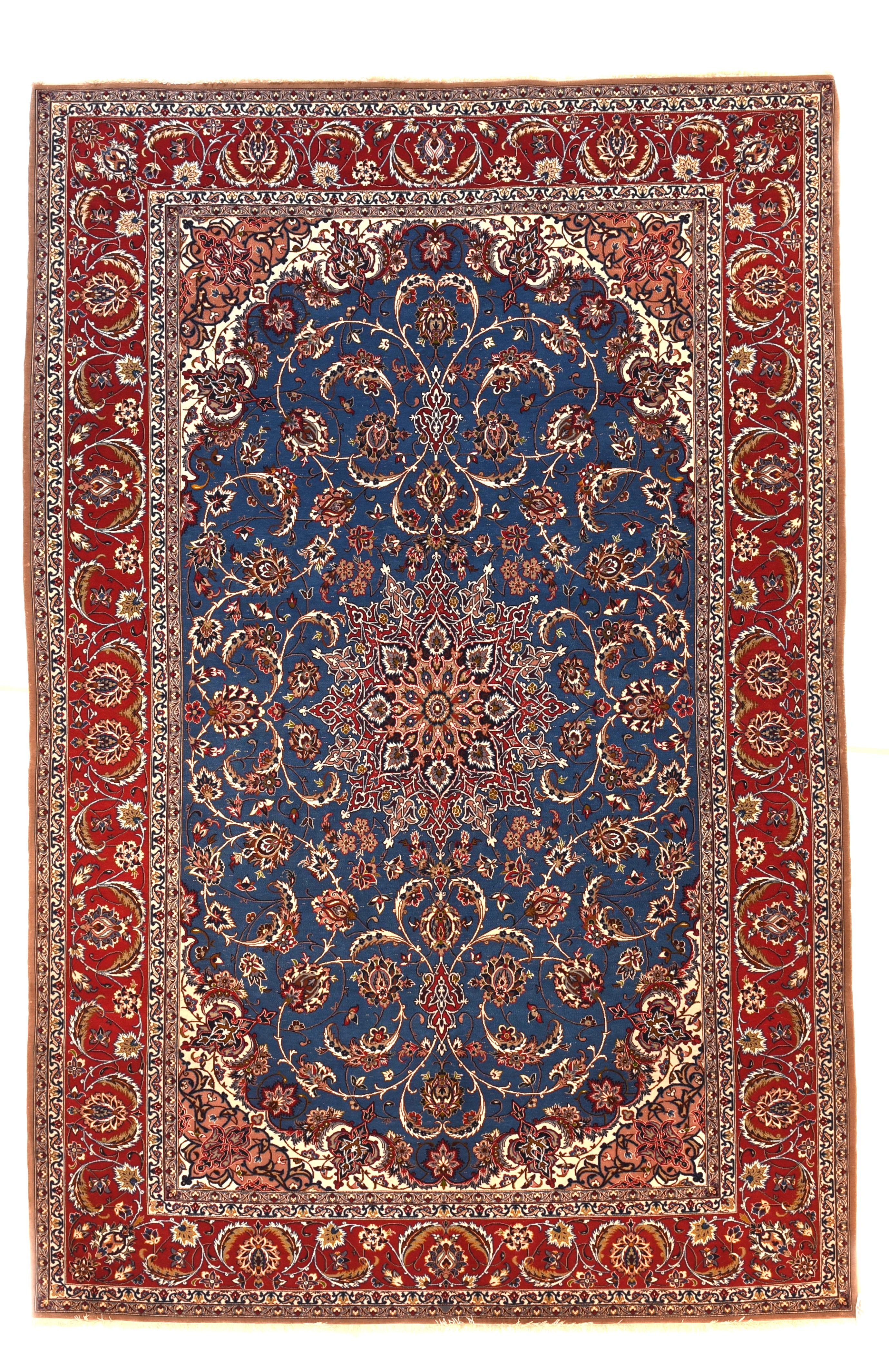 Extremely Fine Antique Persian Isfahan Rug, Hand Knotted, circa 1910 In Excellent Condition In New York, NY