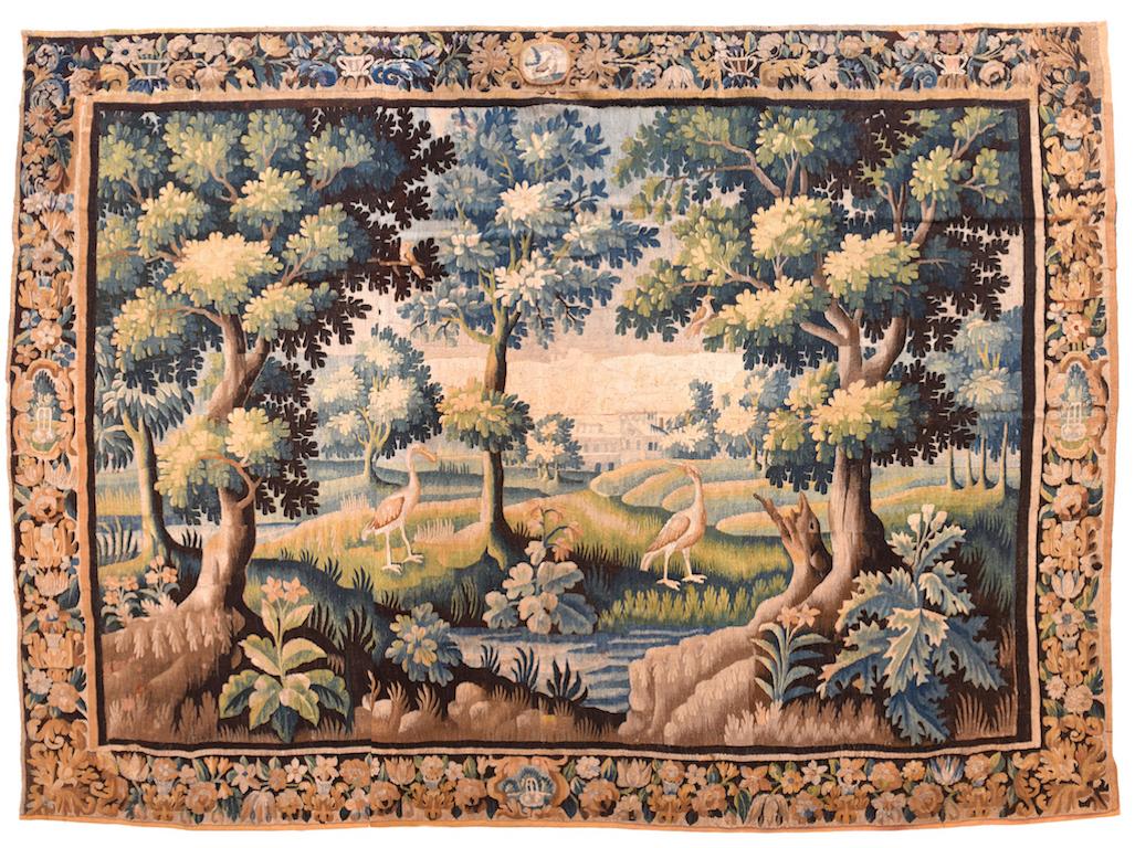 Français Tapis ancien en tapisserie française en vente