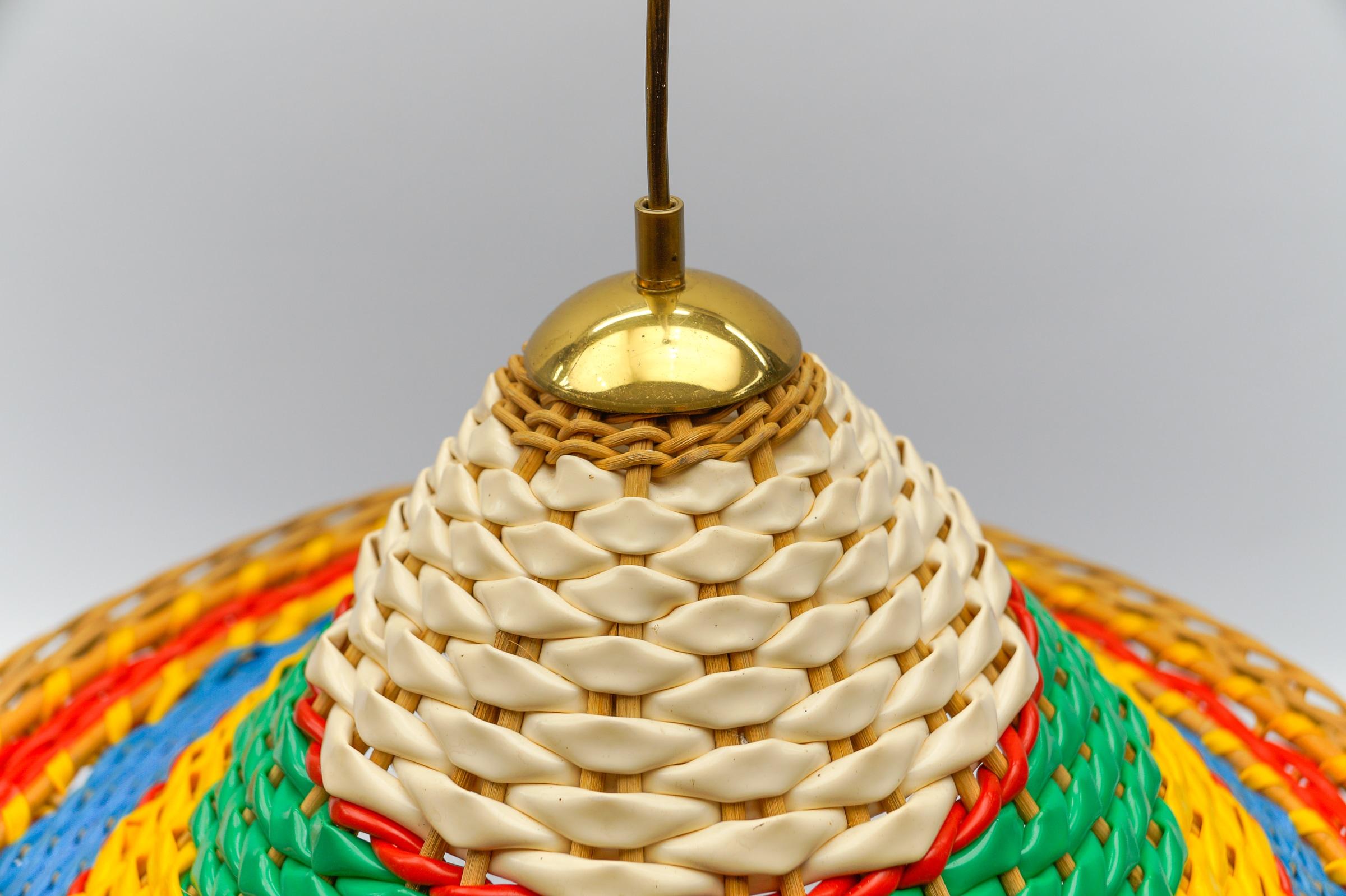 Lampada da soffitto Sombrero in rattan estremamente rara e di grandi dimensioni, anni '50 In condizioni buone in vendita a Nürnberg, Bayern
