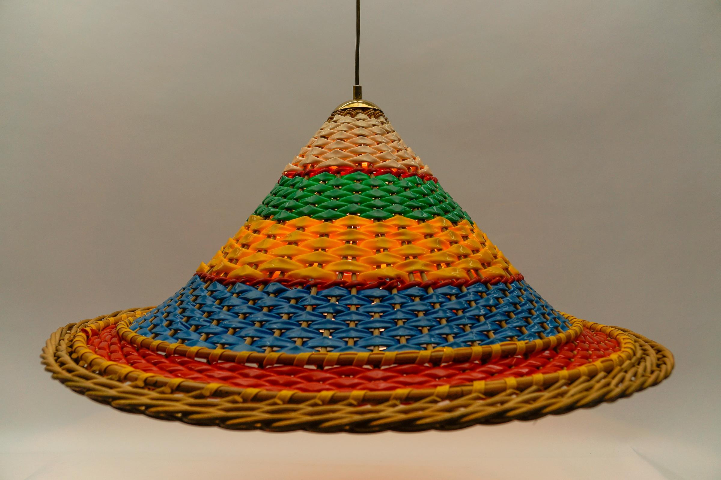 Plafonnier Sombrero en rotin extrêmement rare et énorme, années 1950  en vente 2