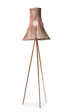Lámpara de pie Extrude de inspiración Art Decó Contemporánea Recubierta de Polvo Negro