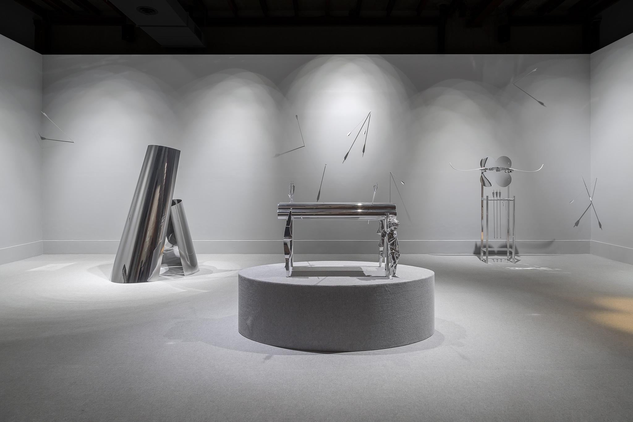 Argentine Extruded and polished aluminium bench 